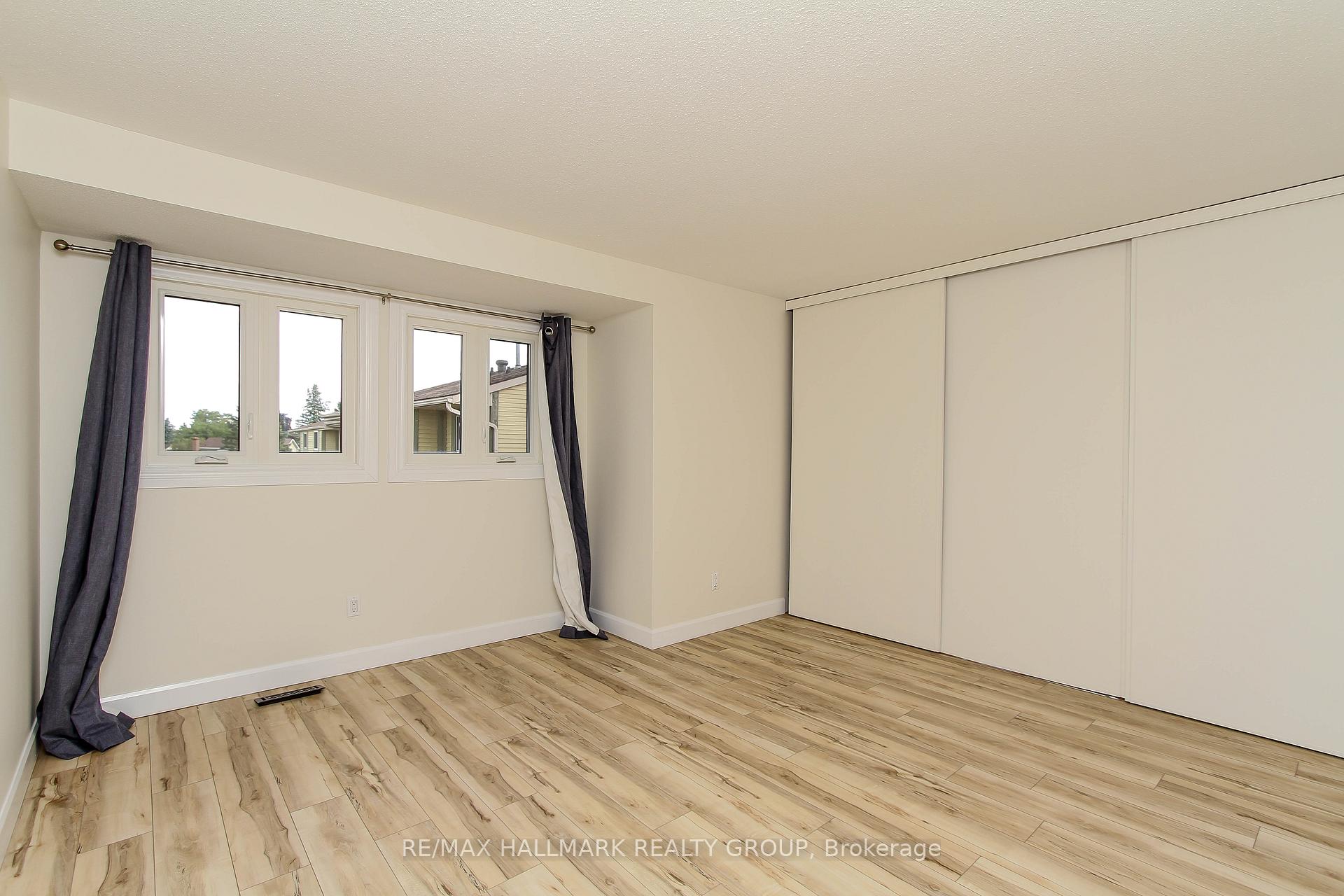 Photo 17 of 1800 Stonehenge Crescent, Ottawa, Pineview — HOMEH