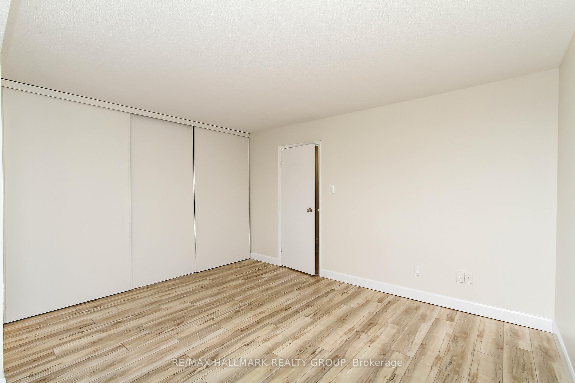 Photo 26 of 1800 Stonehenge Crescent, Ottawa, Pineview — HOMEH