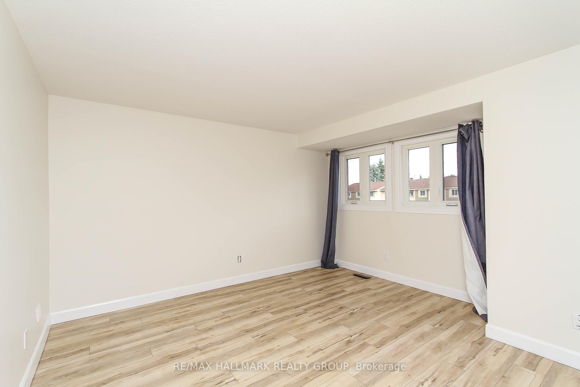 Photo 21 of 1800 Stonehenge Crescent, Ottawa, Pineview — HOMEH