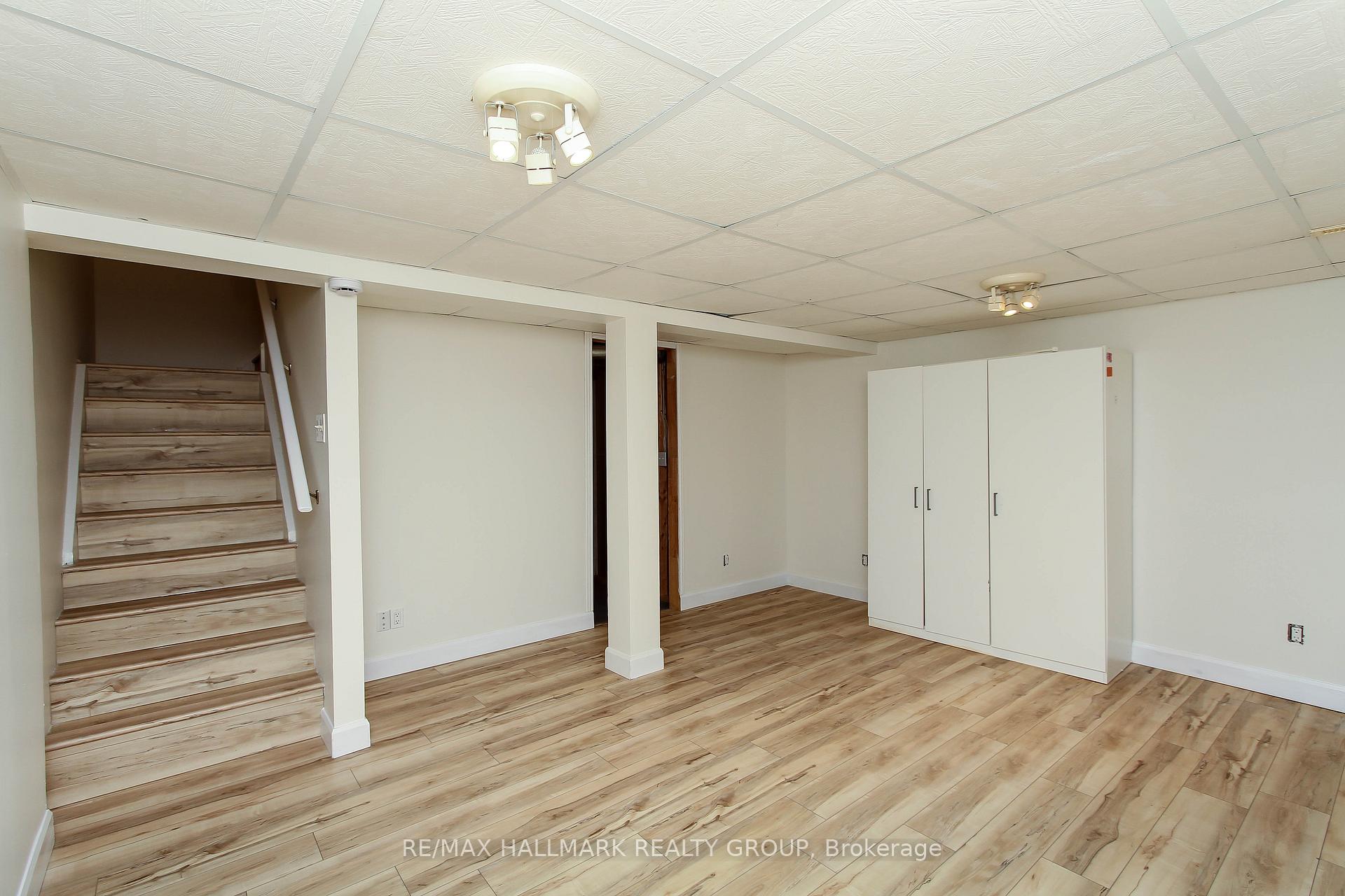 Photo 20 of 1800 Stonehenge Crescent, Ottawa, Pineview — HOMEH