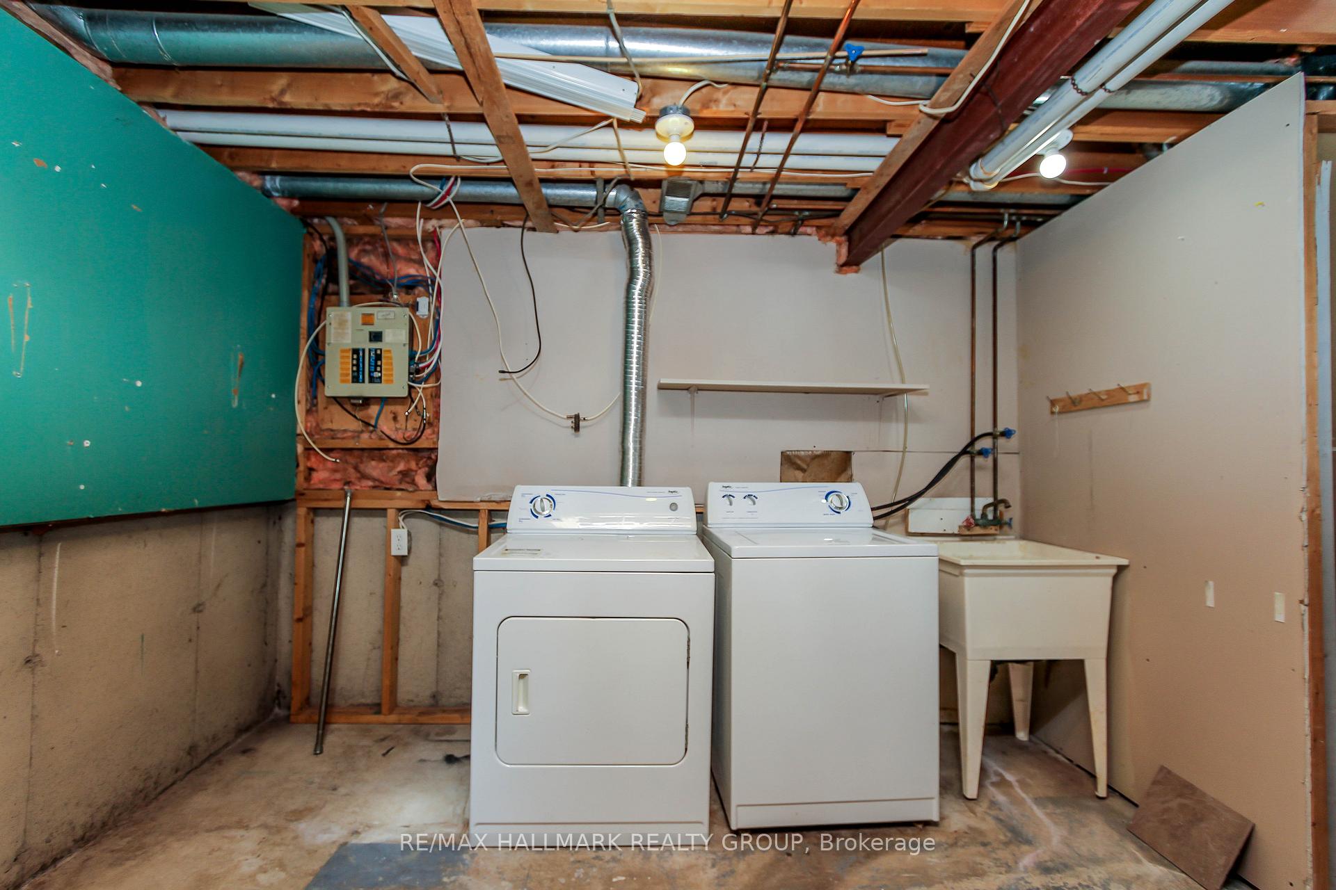 Photo 22 of 1800 Stonehenge Crescent, Ottawa, Pineview — HOMEH