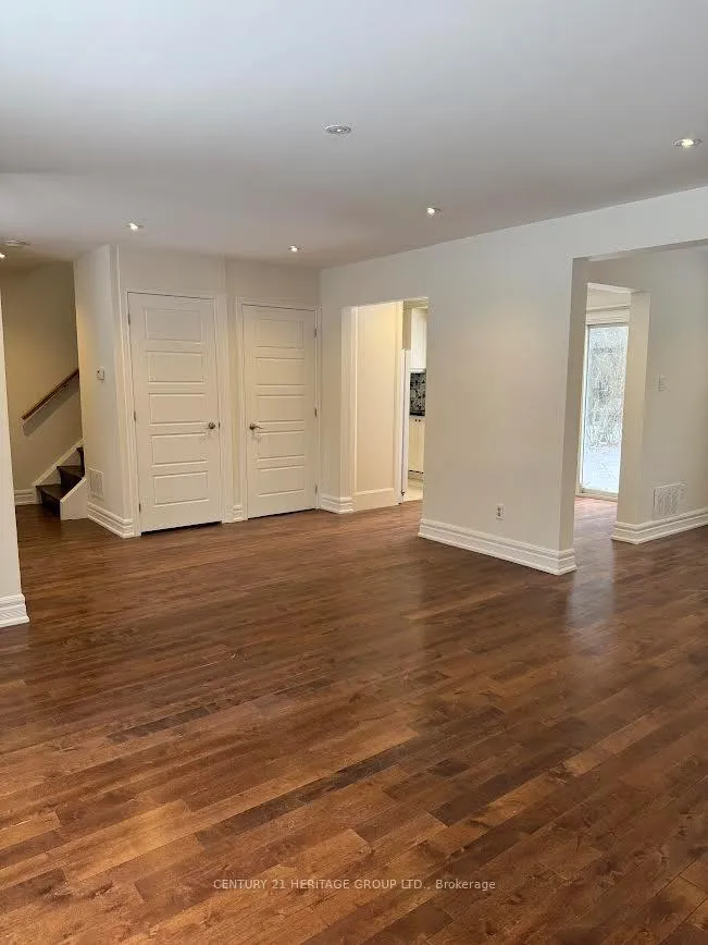 Photo 7 of 913 Jacarandah Drive, Newmarket, Huron Heights-Leslie Valley — HOMEH