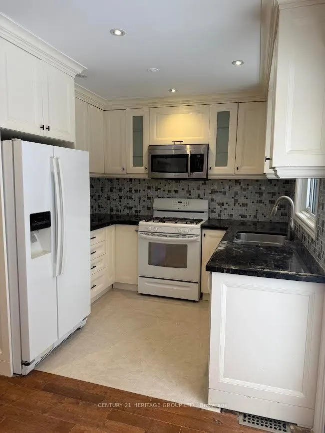 Photo 9 of 913 Jacarandah Drive, Newmarket, Huron Heights-Leslie Valley — HOMEH