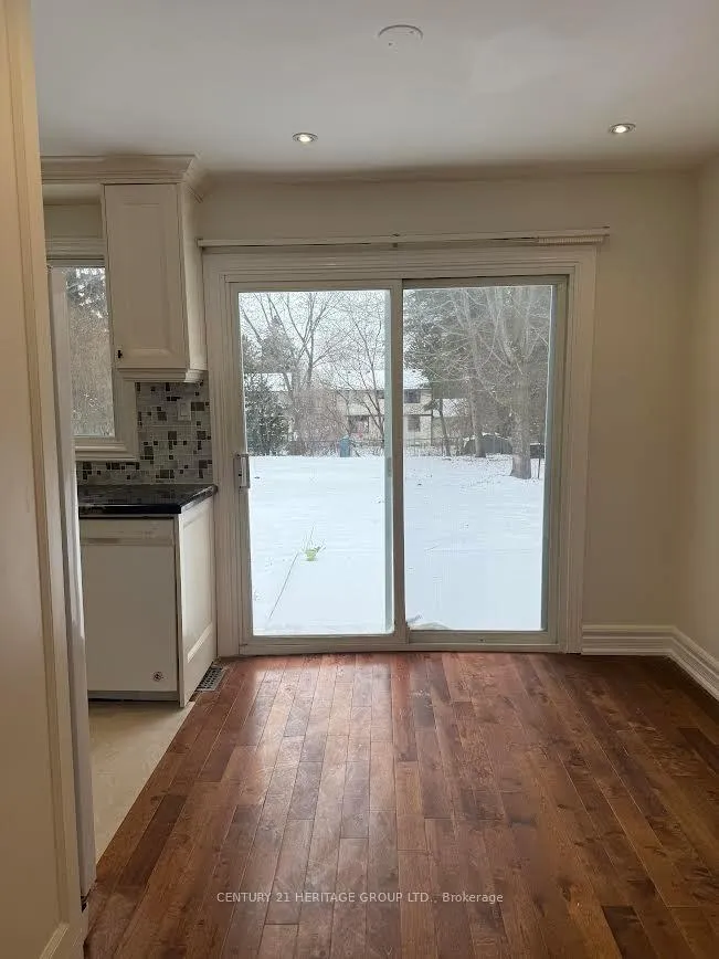 Photo 11 of 913 Jacarandah Drive, Newmarket, Huron Heights-Leslie Valley — HOMEH