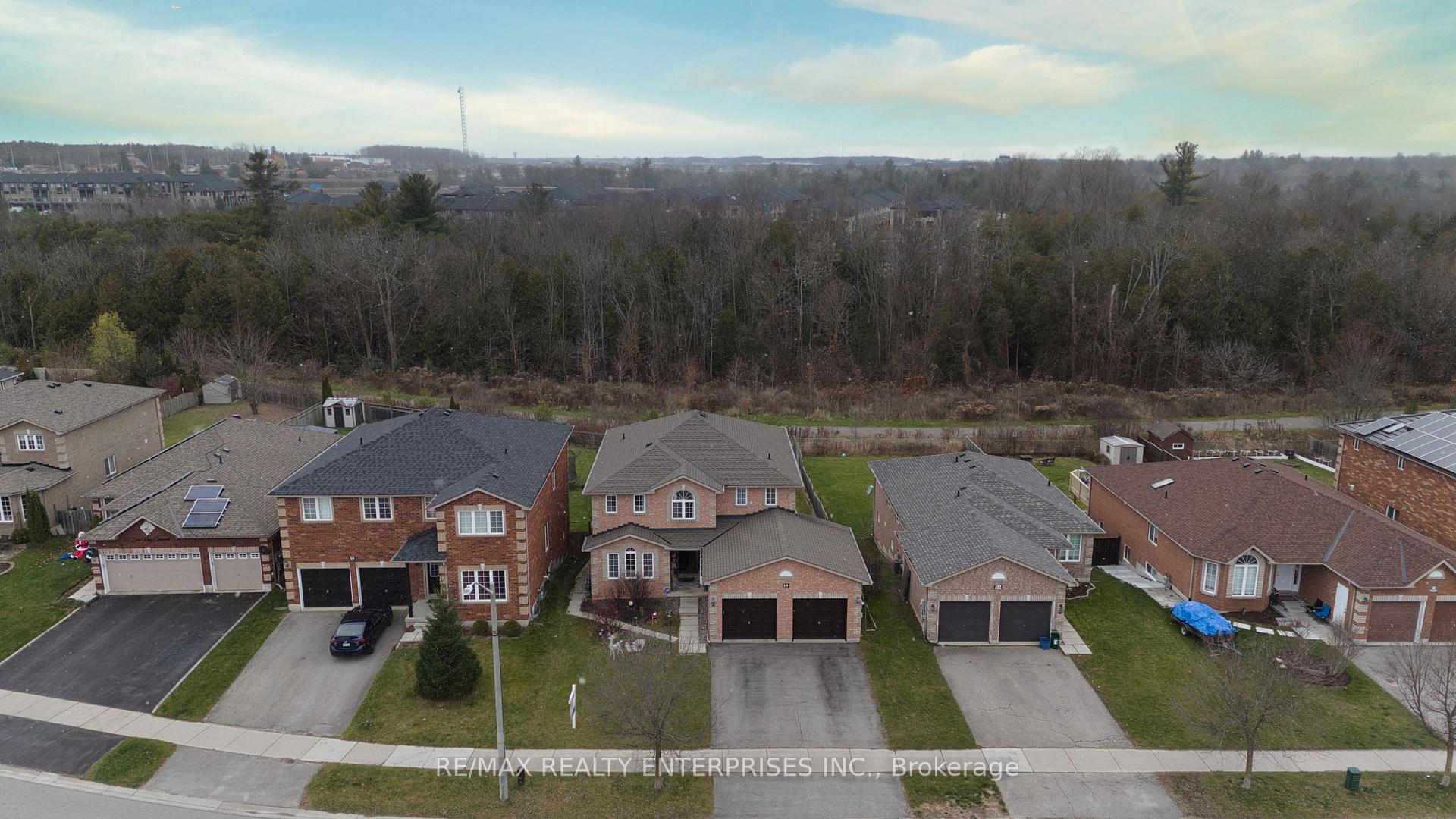 Photo 2 of 28 Sun King Crescent, Barrie, Innis-Shore — HOMEH