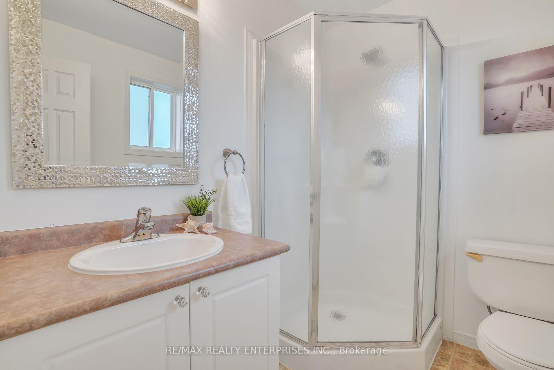 Photo 3 of 28 Sun King Crescent, Barrie, Innis-Shore — HOMEH