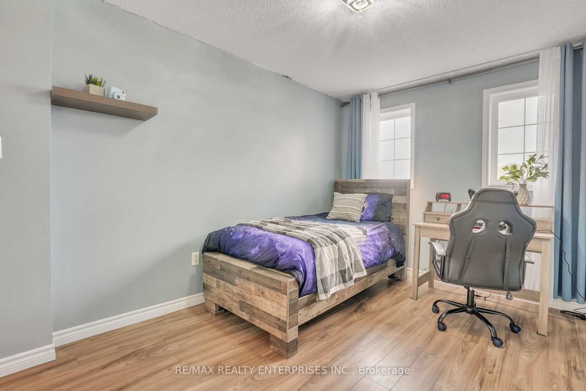 Photo 4 of 28 Sun King Crescent, Barrie, Innis-Shore — HOMEH