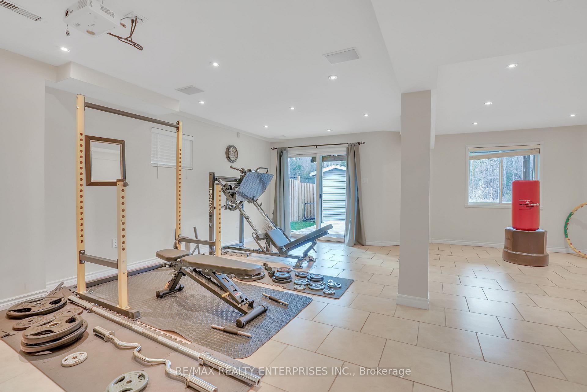 Photo 8 of 28 Sun King Crescent, Barrie, Innis-Shore — HOMEH
