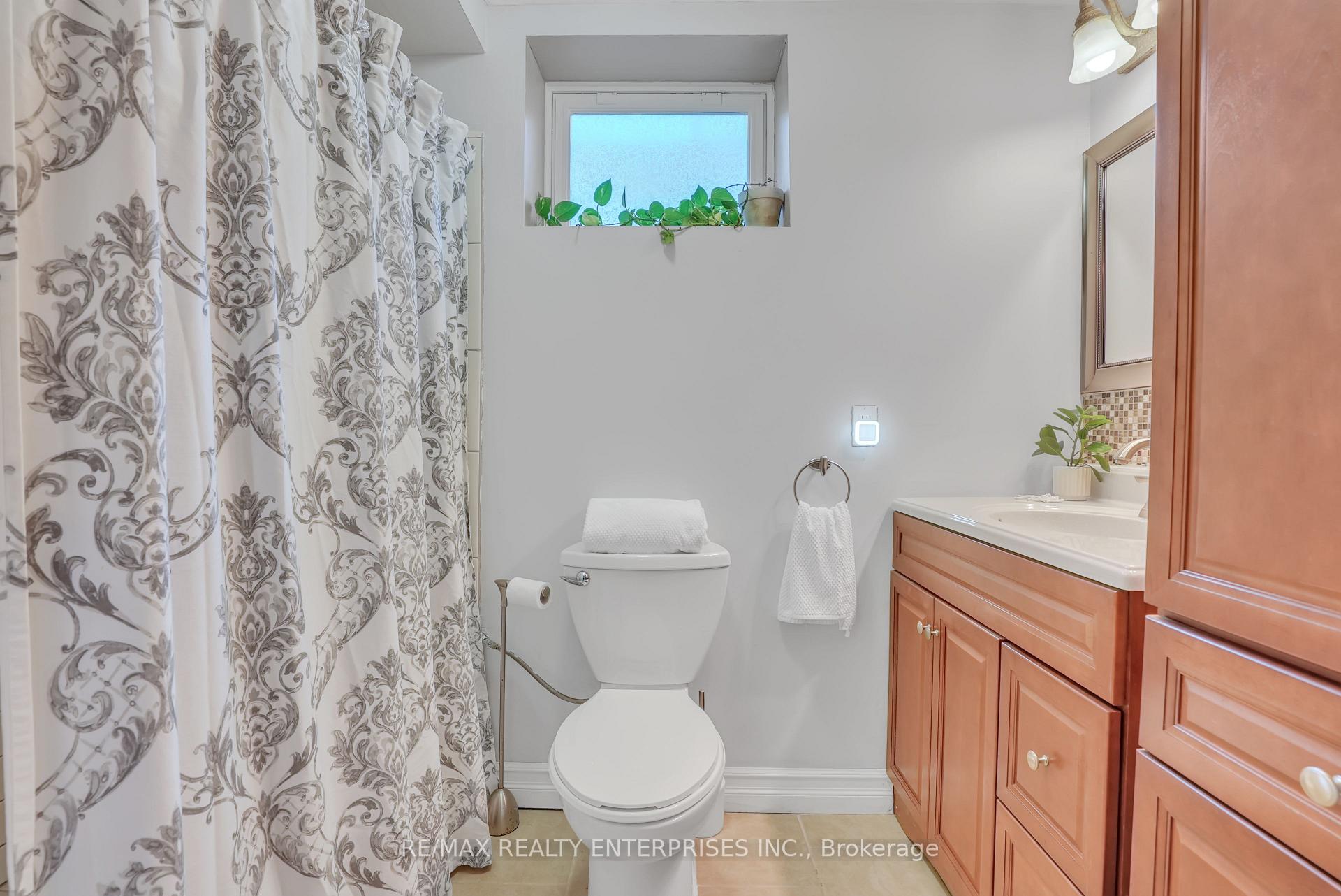 Photo 12 of 28 Sun King Crescent, Barrie, Innis-Shore — HOMEH