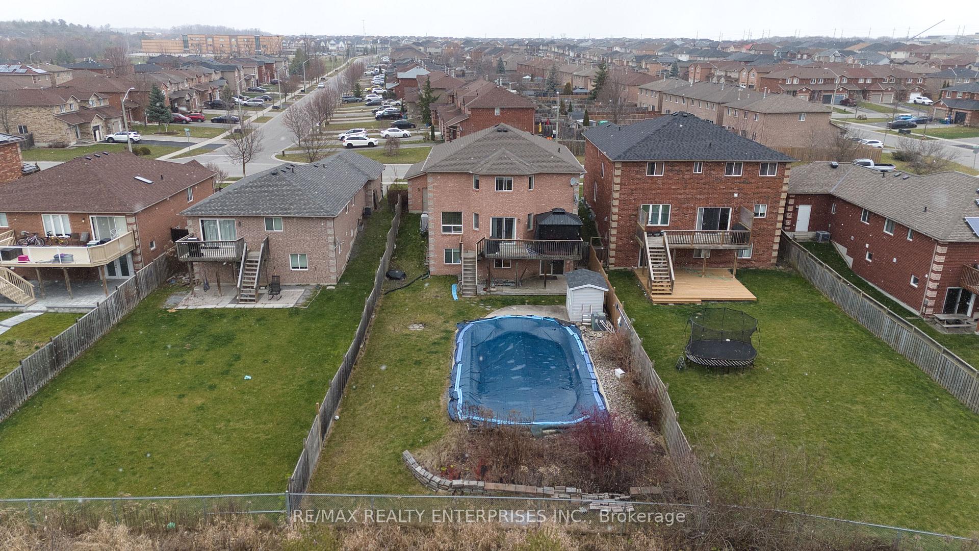 Photo 16 of 28 Sun King Crescent, Barrie, Innis-Shore — HOMEH