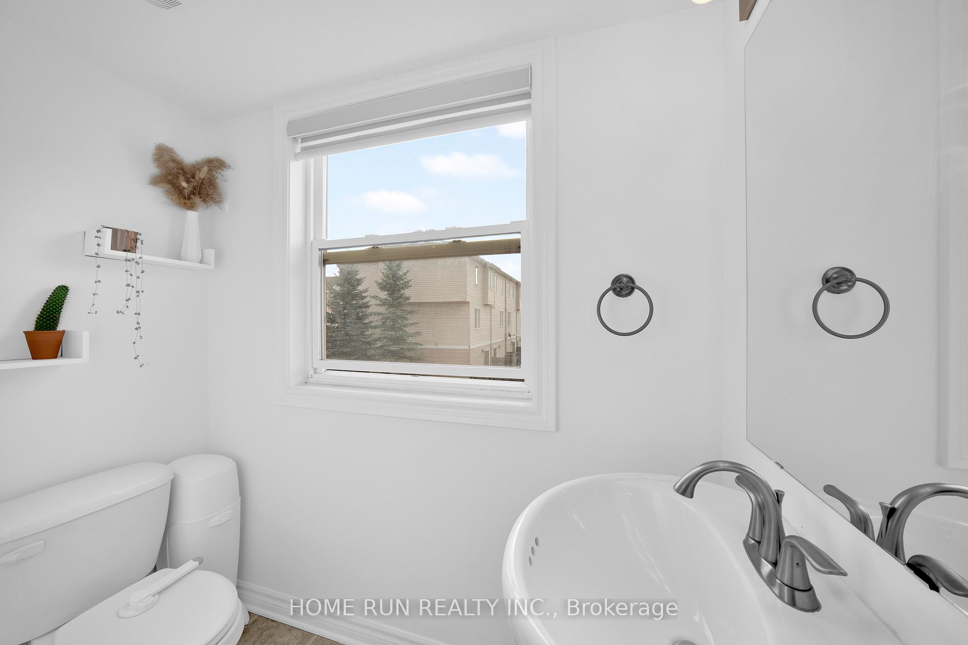 Photo 7 of 527 Simran Private, Ottawa, Barrhaven - Cedargrove/Fraserdale — HOMEH
