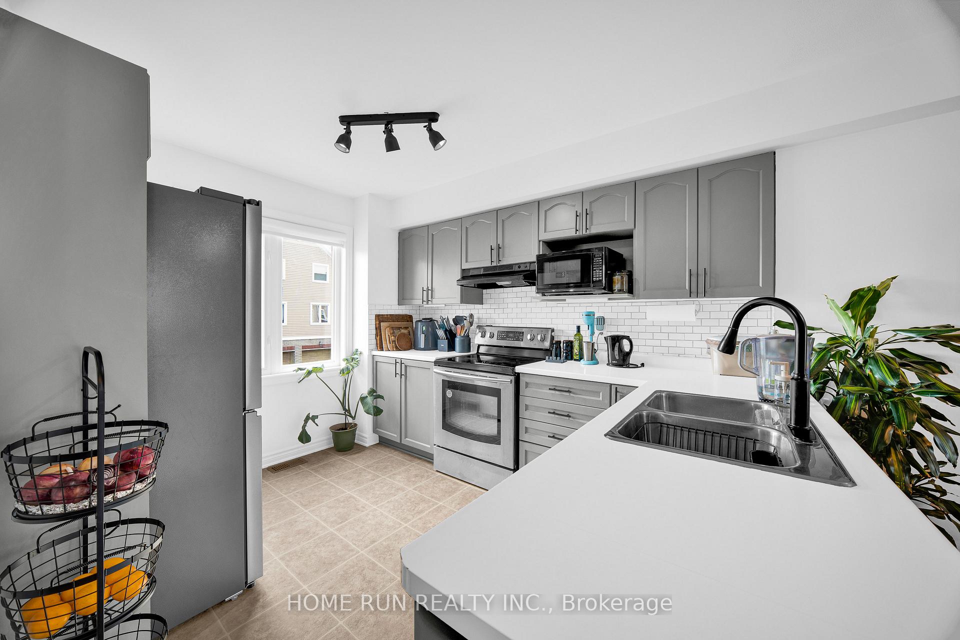 Photo 8 of 527 Simran Private, Ottawa, Barrhaven - Cedargrove/Fraserdale — HOMEH