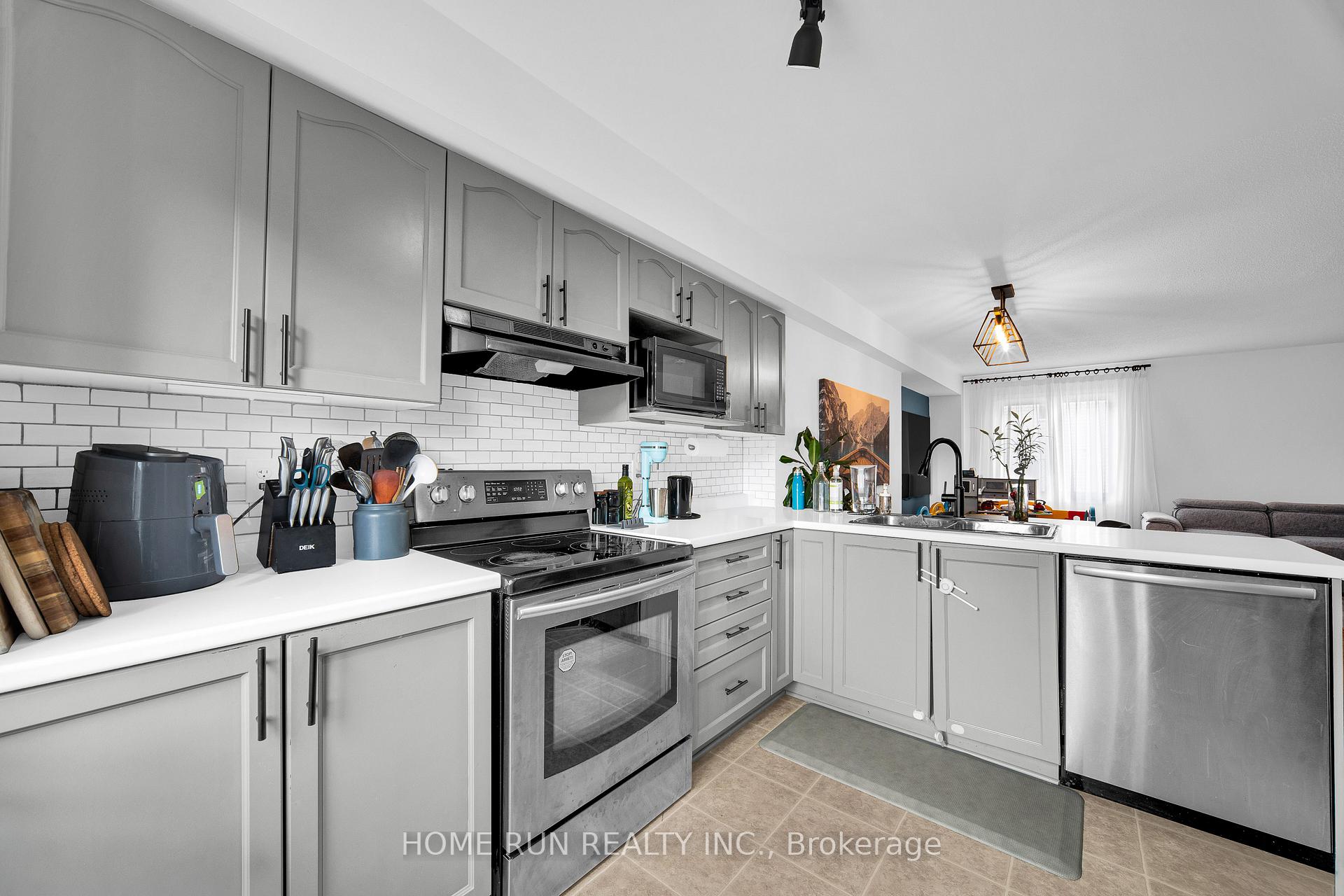 Photo 10 of 527 Simran Private, Ottawa, Barrhaven - Cedargrove/Fraserdale — HOMEH
