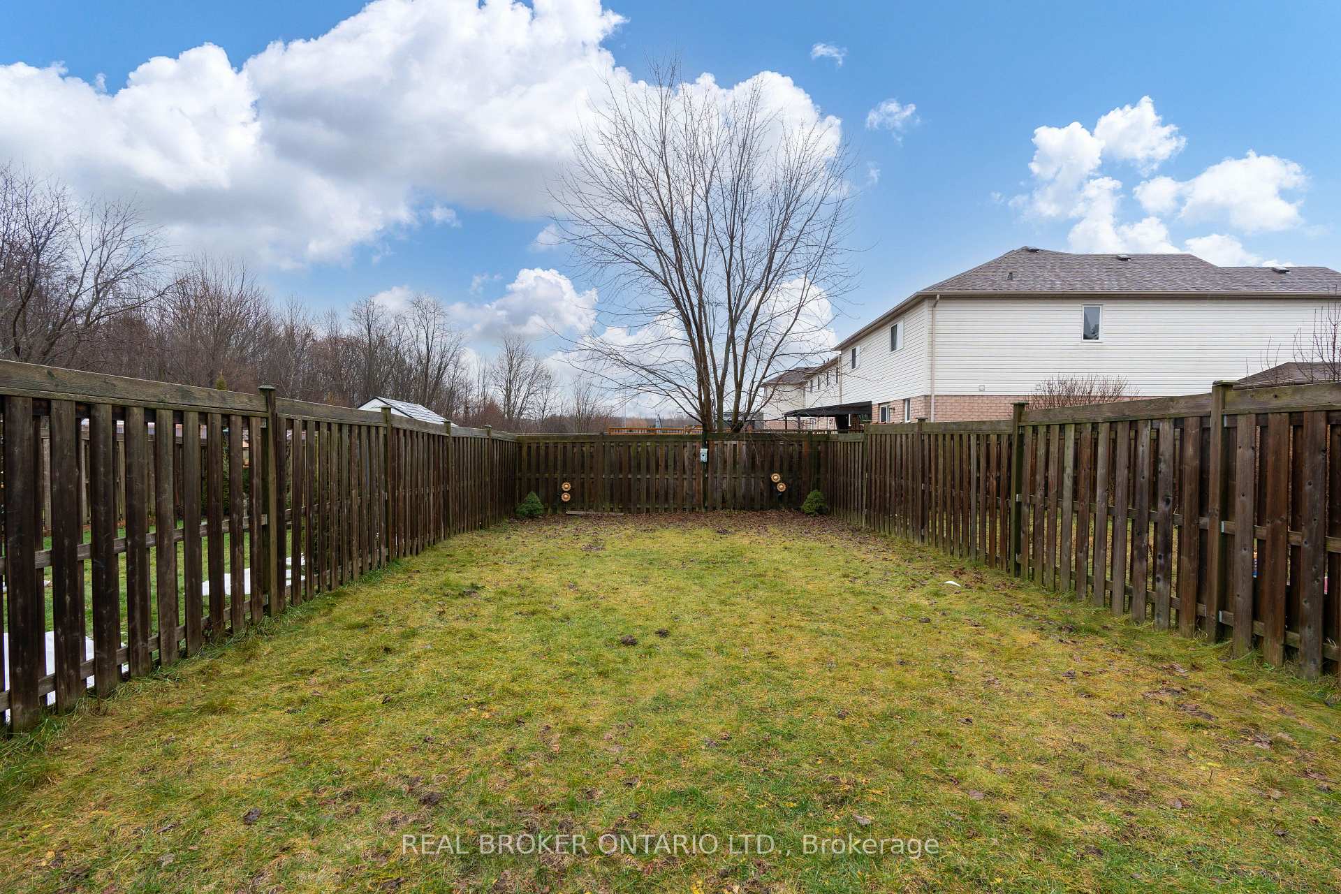 Photo 13 of 143 Sproule Drive, Barrie, Edgehill Drive — HOMEH