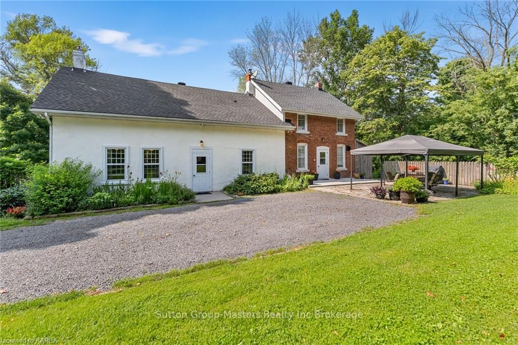 Front of 2750 Front Road
