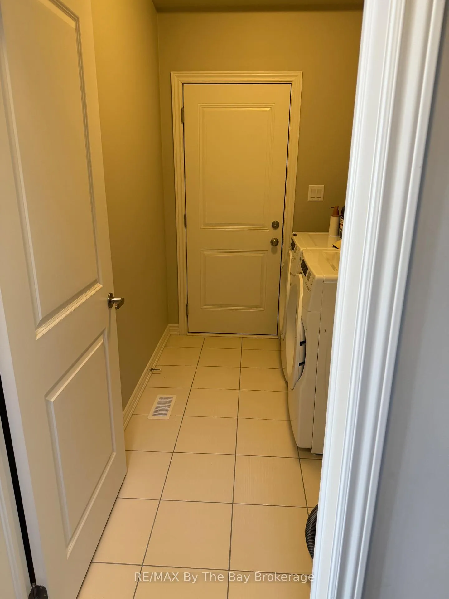 Photo 9 of 286 Springfield Crescent, Clearview, Stayner — HOMEH