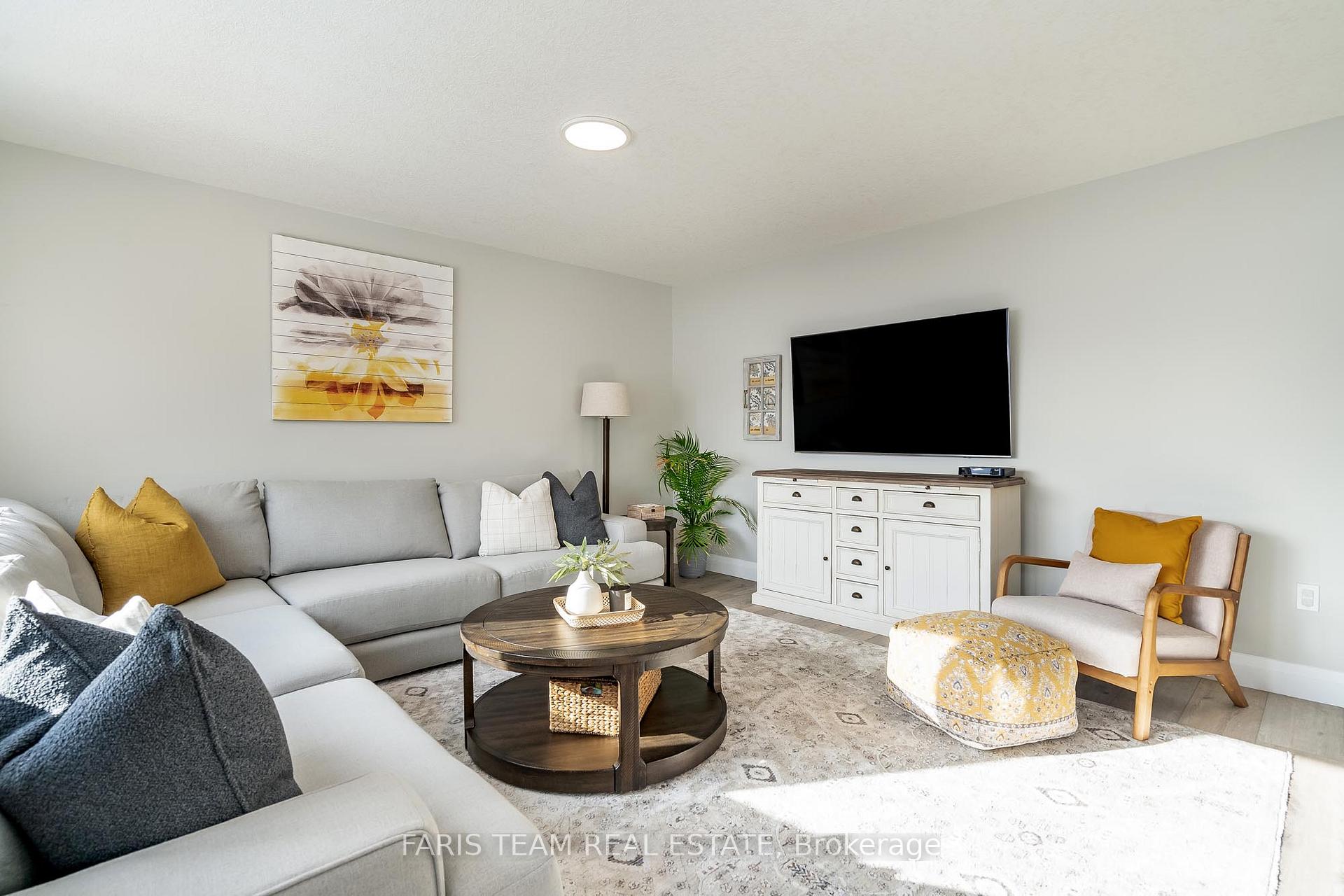 Photo 7 of 317 Edgehill Drive, Barrie, Edgehill Drive — HOMEH