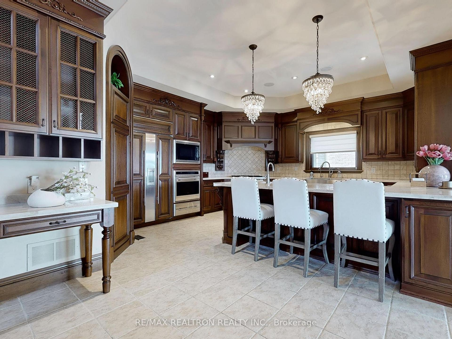Photo 9 of 35 Kempenfelt Drive, Barrie, City Centre — HOMEH