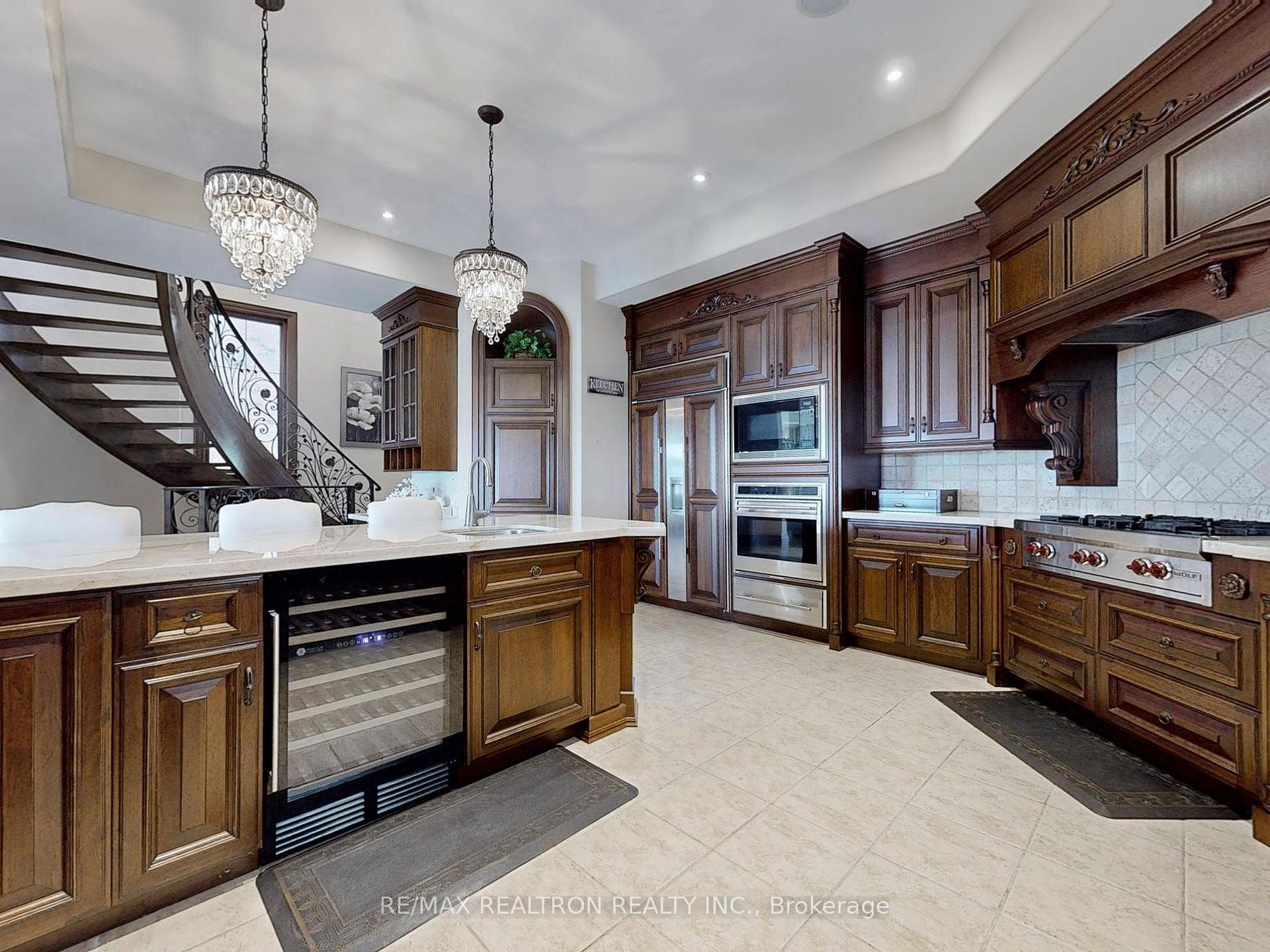 Photo 10 of 35 Kempenfelt Drive, Barrie, City Centre — HOMEH