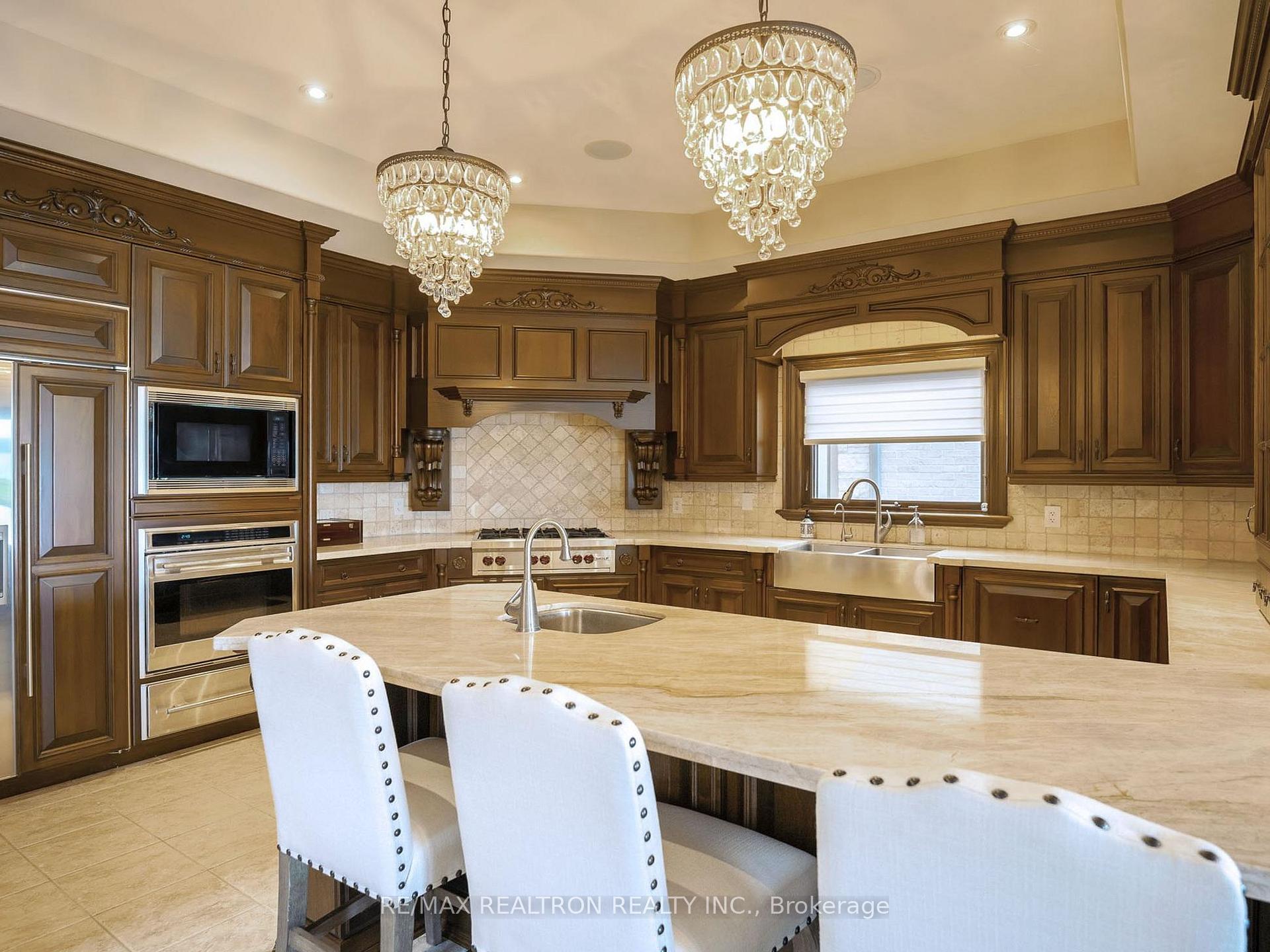 Photo 11 of 35 Kempenfelt Drive, Barrie, City Centre — HOMEH
