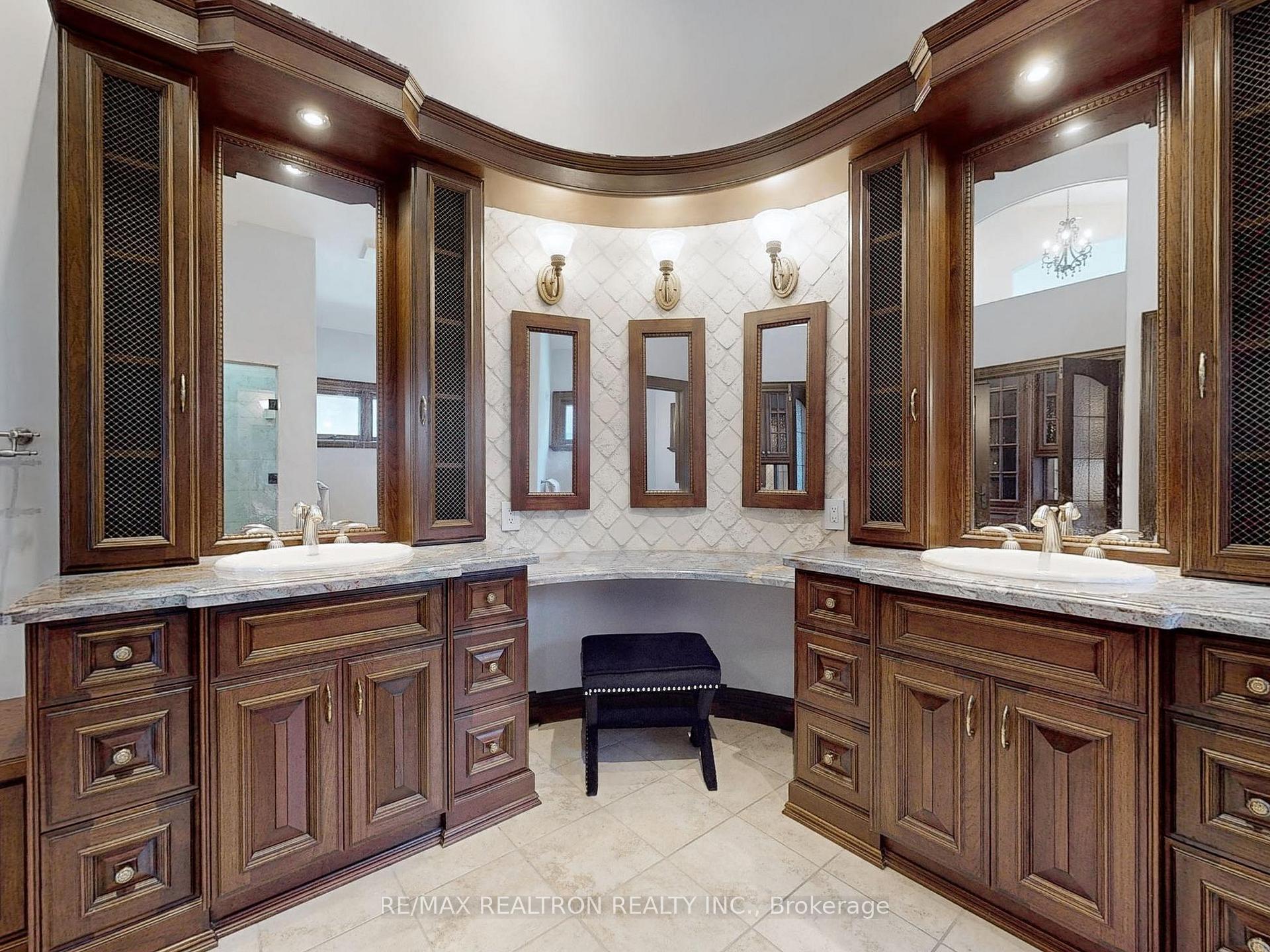 Photo 15 of 35 Kempenfelt Drive, Barrie, City Centre — HOMEH