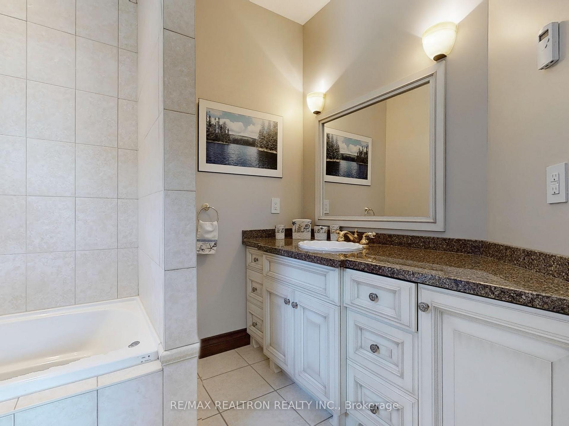 Photo 19 of 35 Kempenfelt Drive, Barrie, City Centre — HOMEH