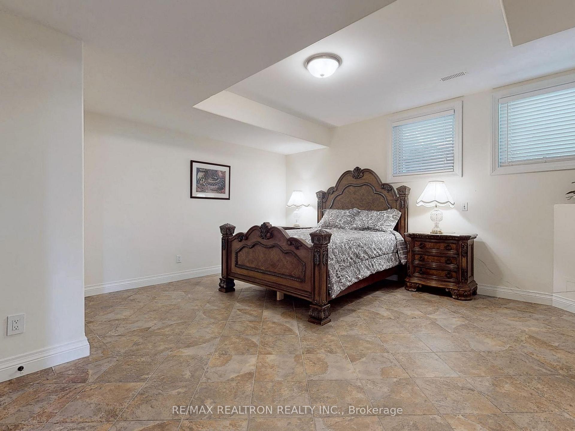 Photo 23 of 35 Kempenfelt Drive, Barrie, City Centre — HOMEH