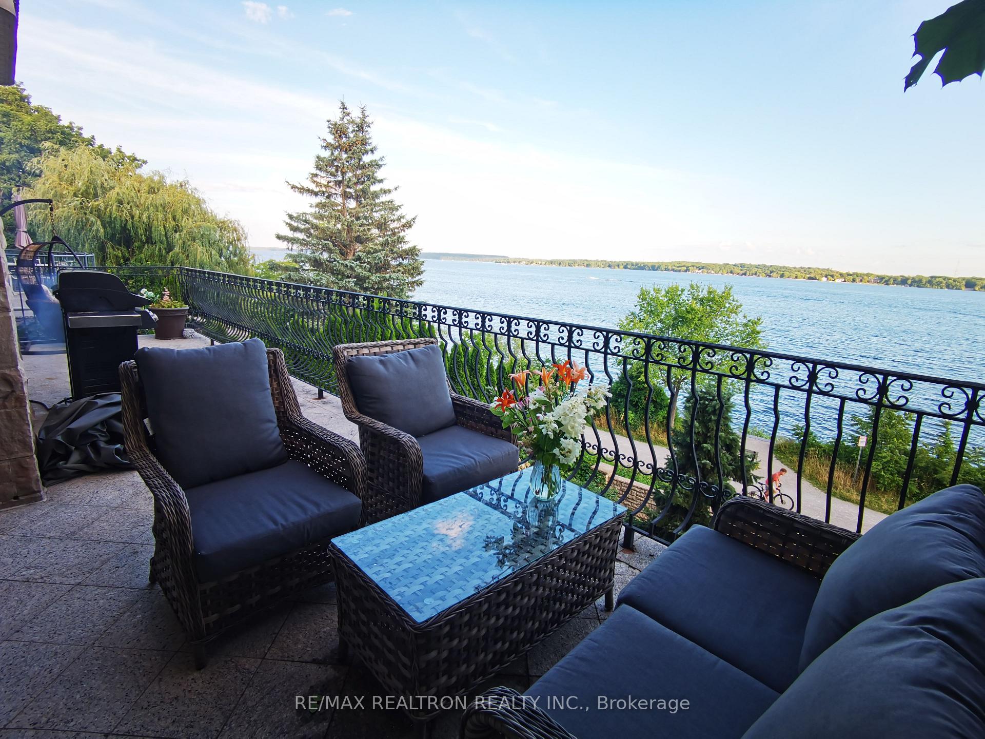 Photo 26 of 35 Kempenfelt Drive, Barrie, City Centre — HOMEH