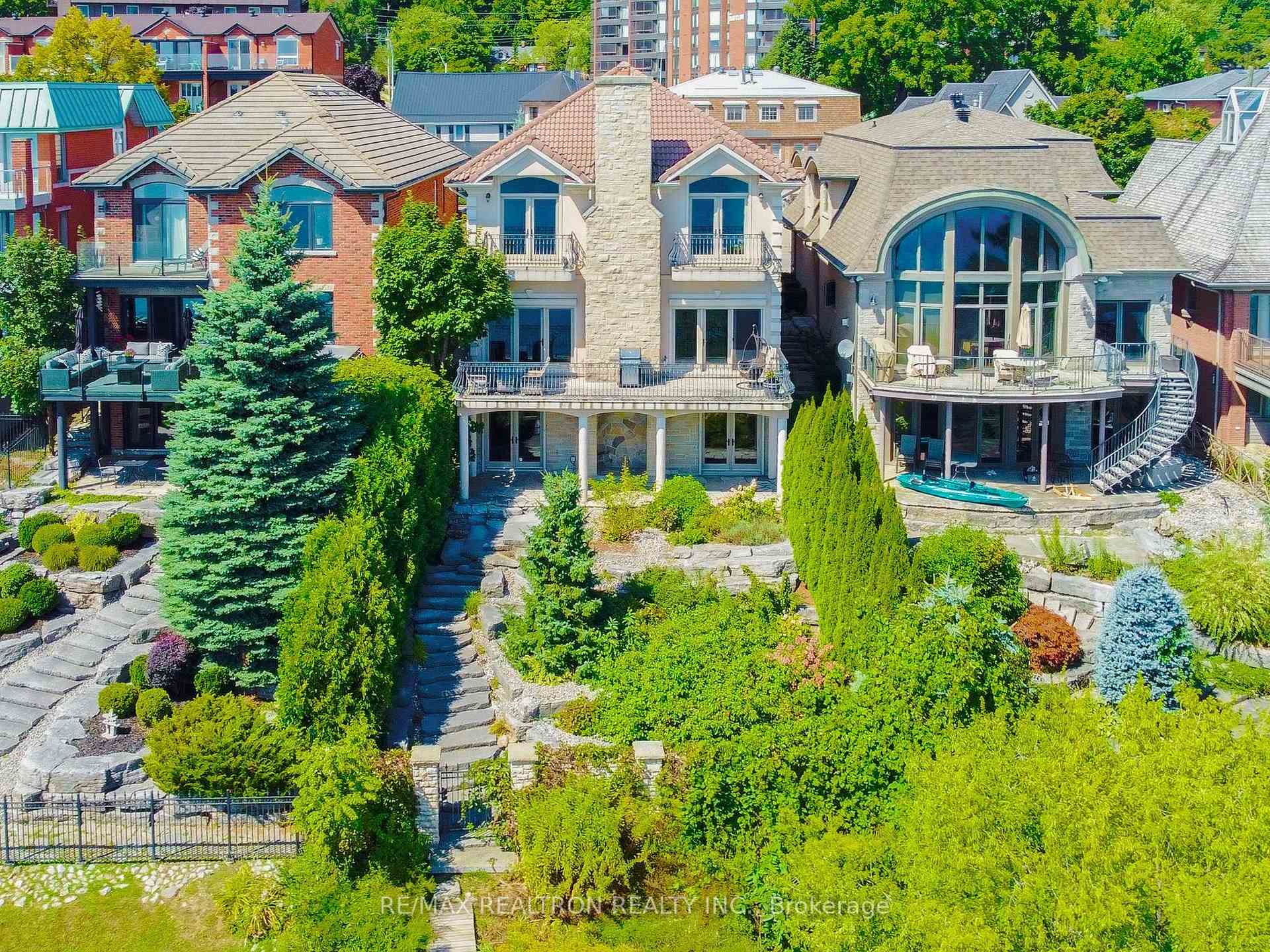 Photo 27 of 35 Kempenfelt Drive, Barrie, City Centre — HOMEH