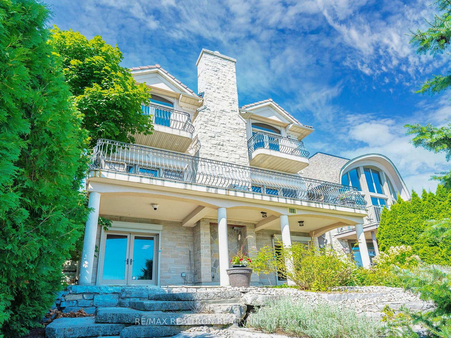 Photo 28 of 35 Kempenfelt Drive, Barrie, City Centre — HOMEH