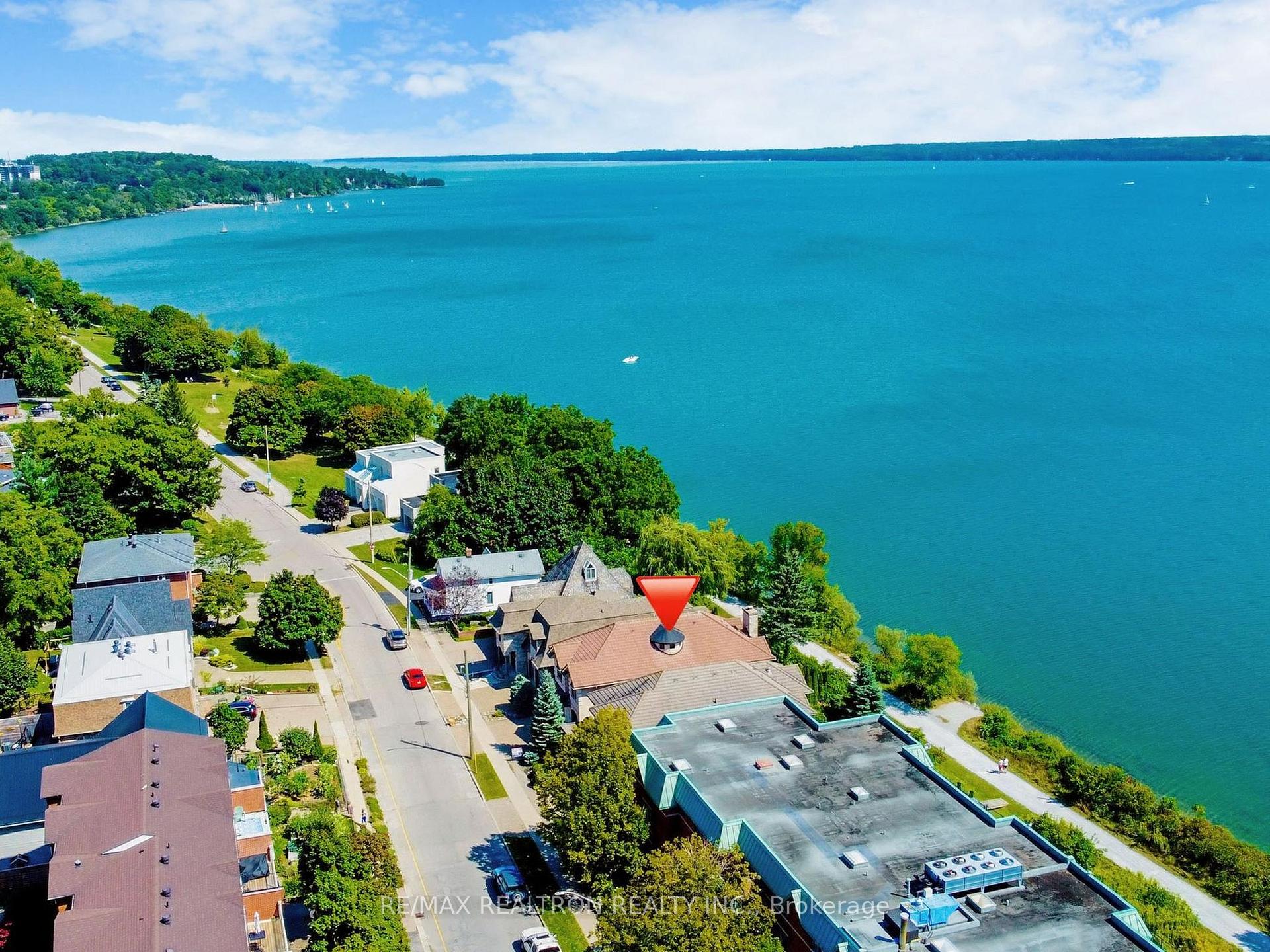Photo 30 of 35 Kempenfelt Drive, Barrie, City Centre — HOMEH