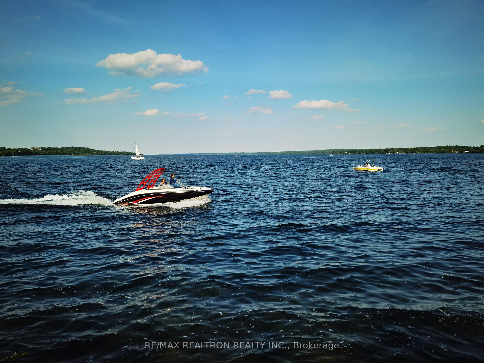 Photo 34 of 35 Kempenfelt Drive, Barrie, City Centre — HOMEH