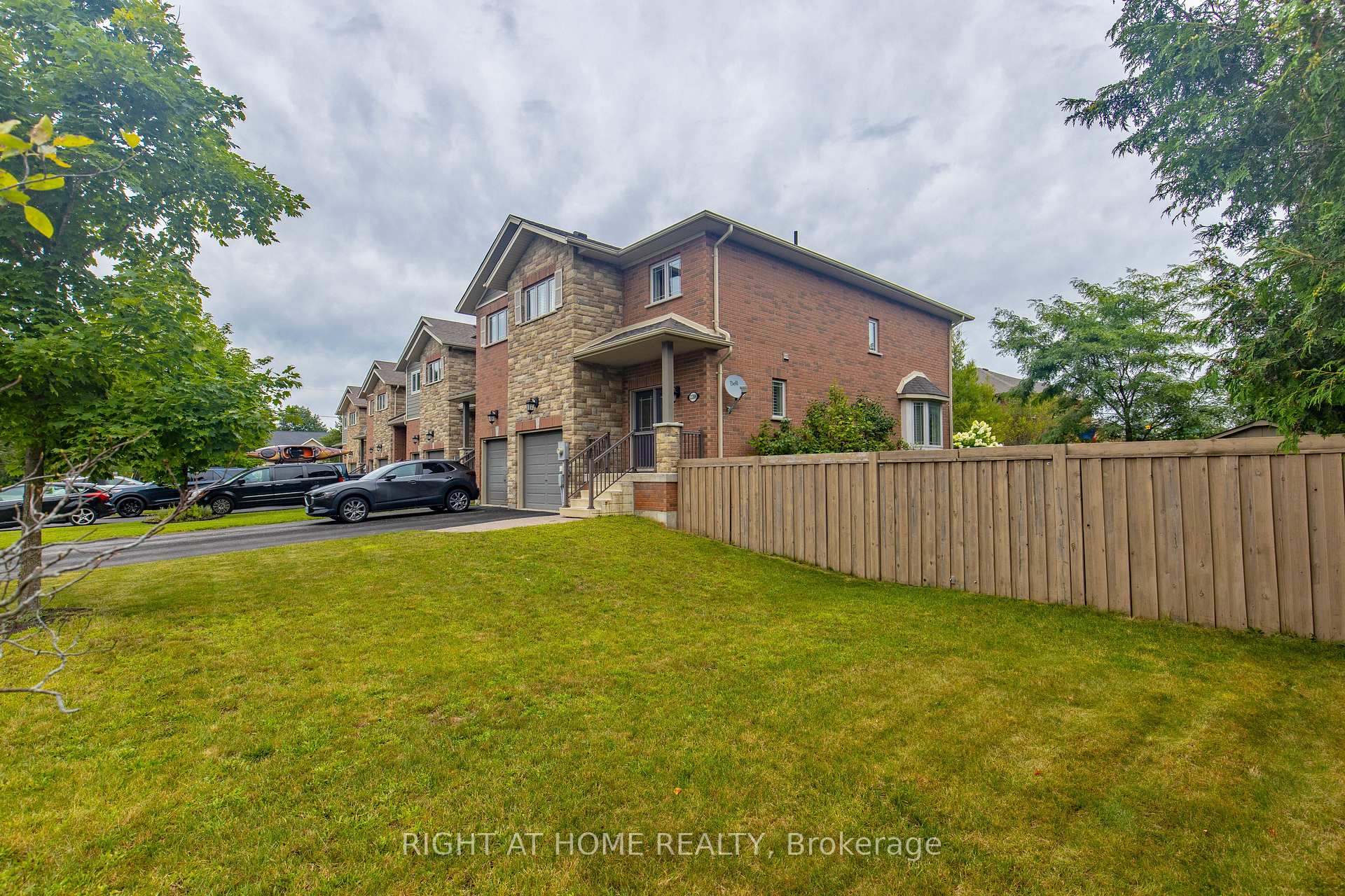 Photo 2 of 228H Crawford Street, Barrie, Ardagh — HOMEH