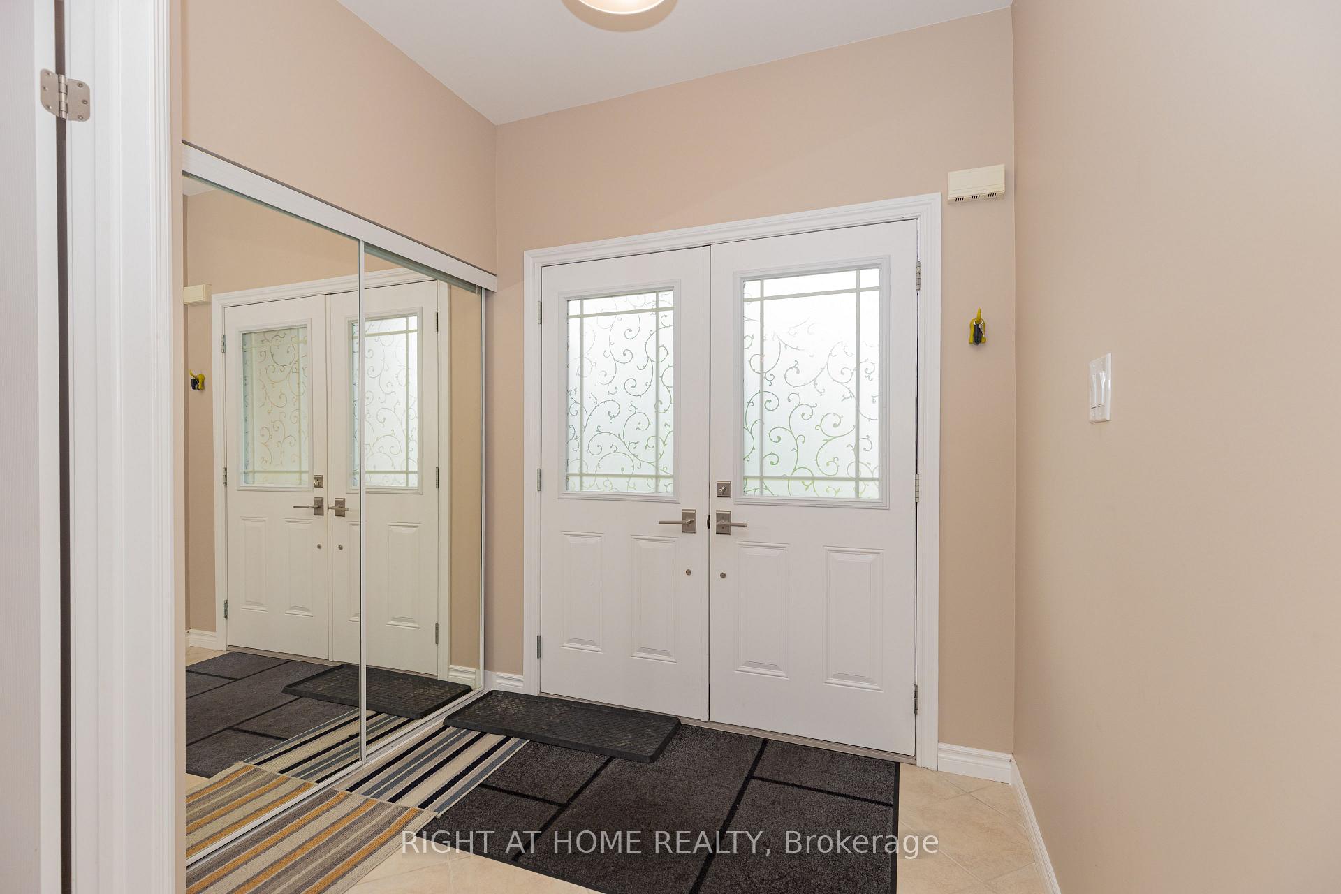 Photo 3 of 228H Crawford Street, Barrie, Ardagh — HOMEH