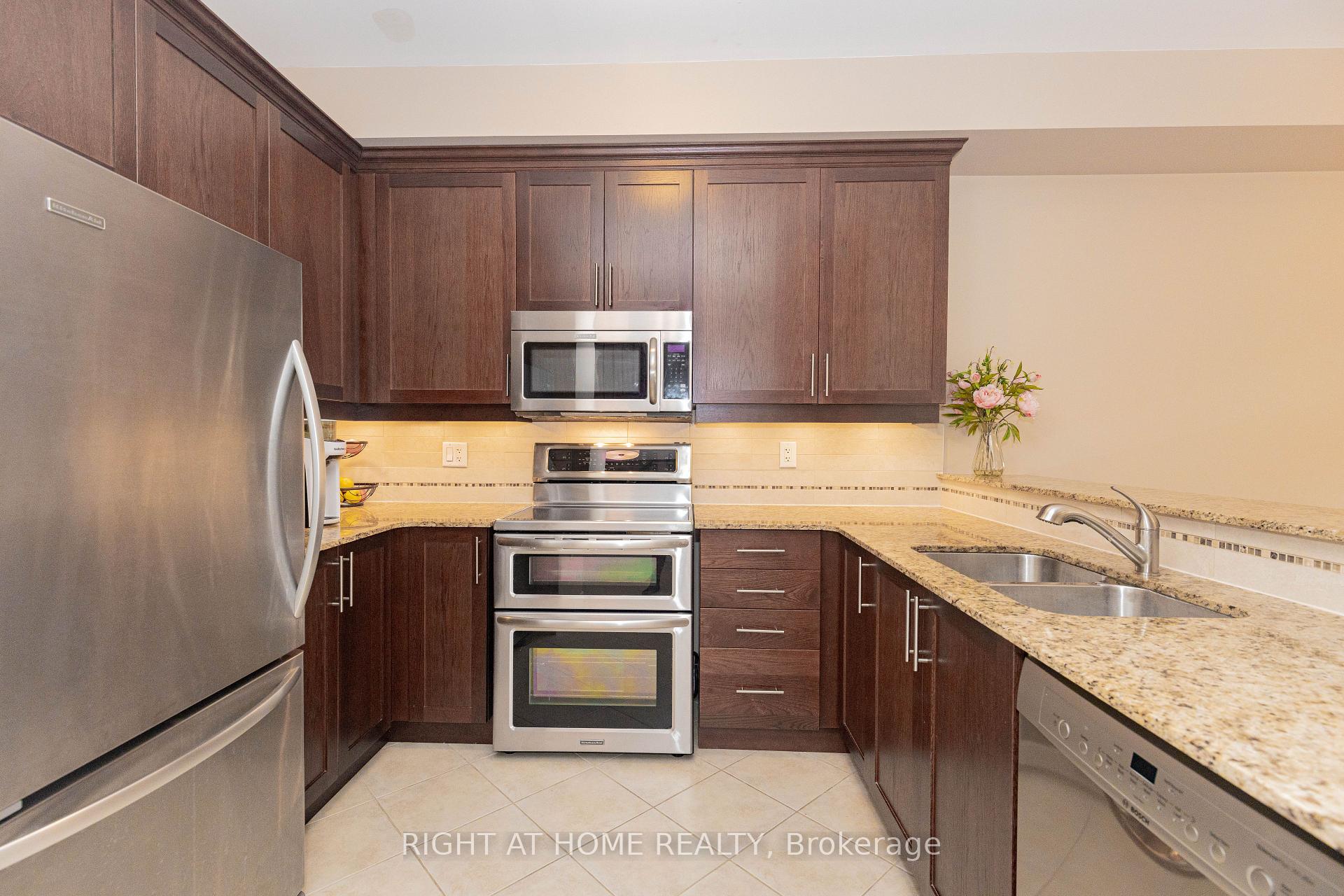 Photo 4 of 228H Crawford Street, Barrie, Ardagh — HOMEH
