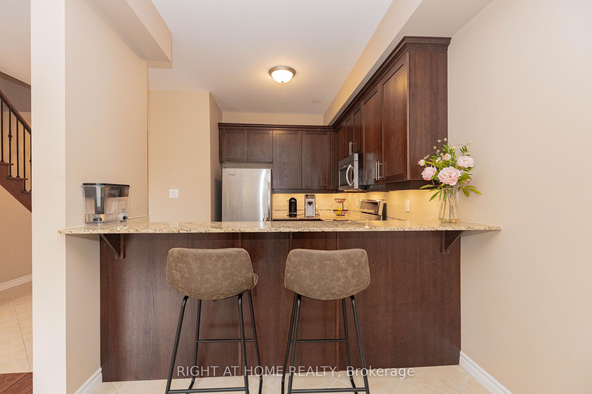 Photo 5 of 228H Crawford Street, Barrie, Ardagh — HOMEH