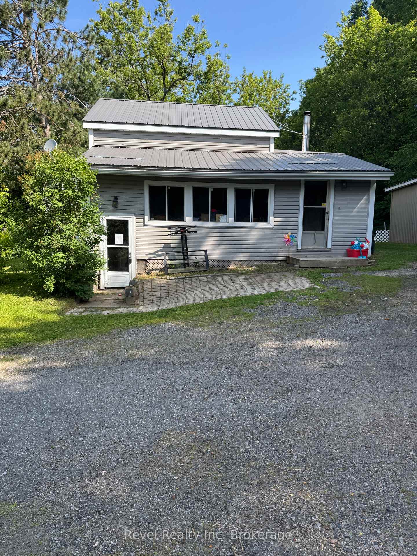 Front of 218 Railway Street