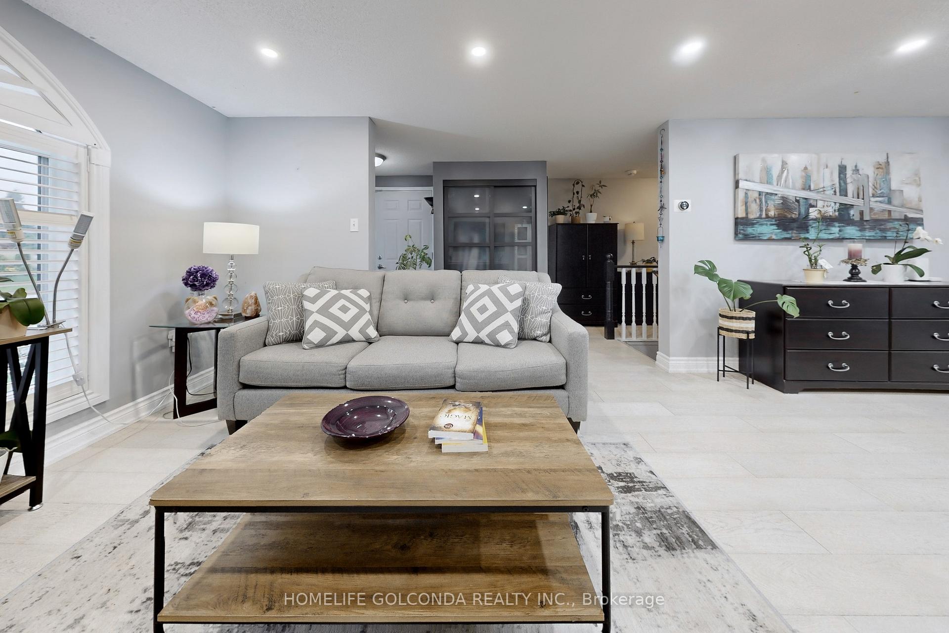 Photo 4 of 133 Hanmer Street W, Barrie, West Bayfield — HOMEH