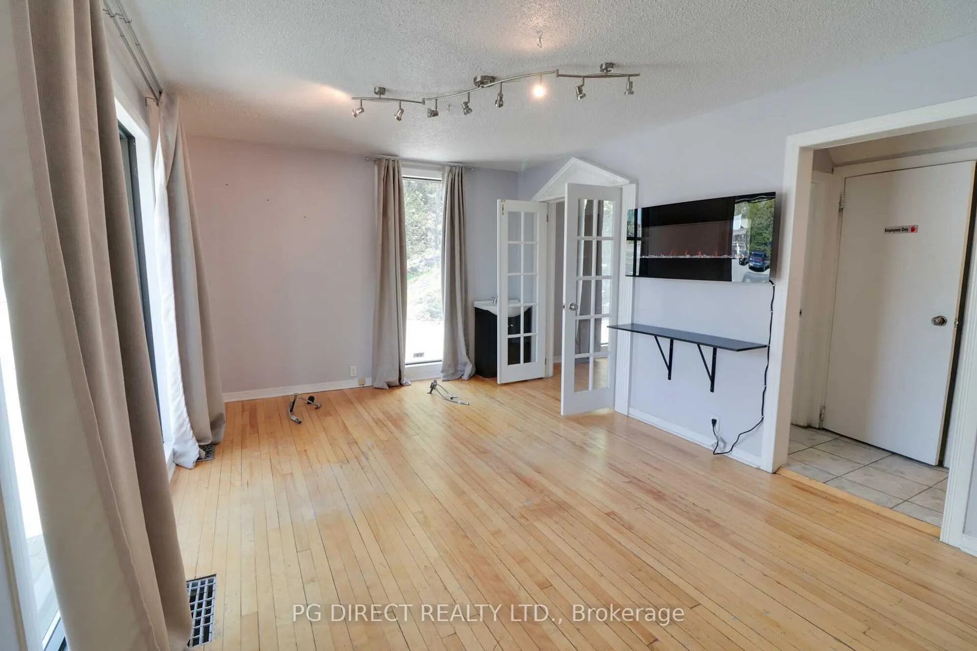 Photo 3 of 1583 Regent Street, Out of Area — HOMEH