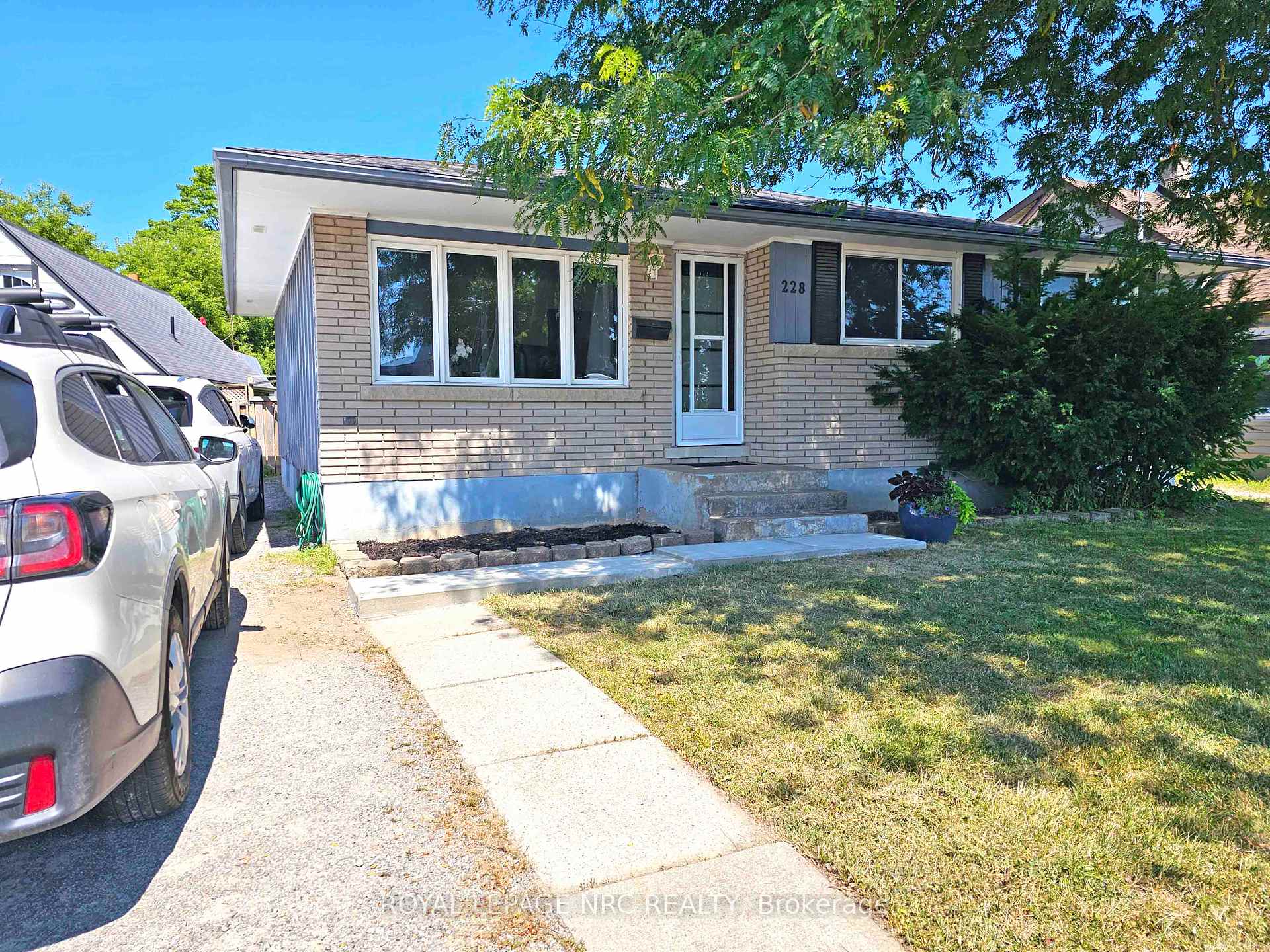 Photo 2 of 228 Pelham Road, St. Catharines, Western Hill — HOMEH