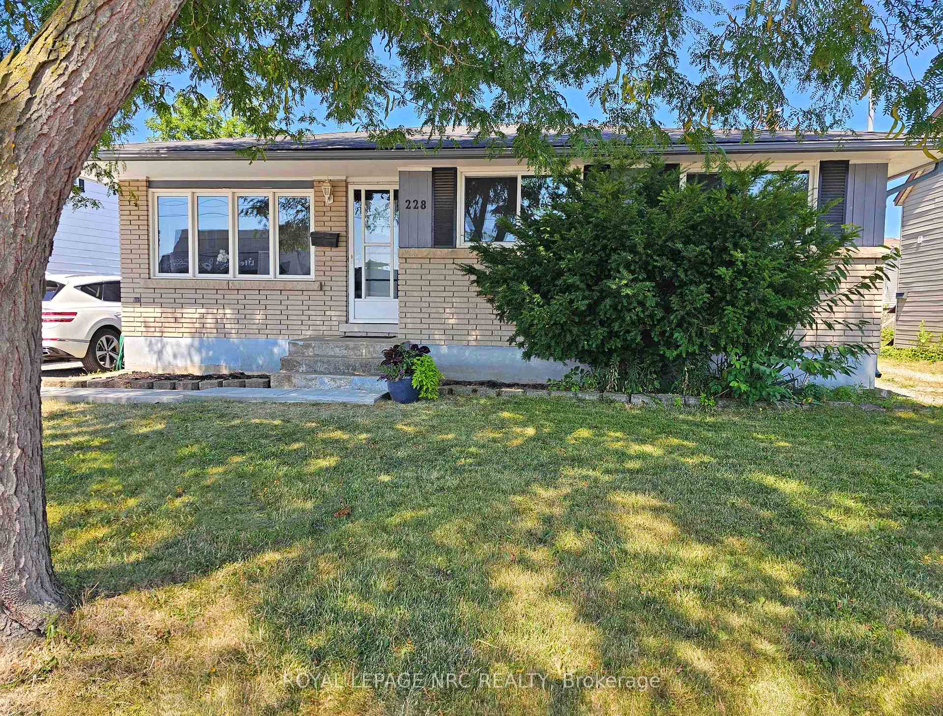 Photo 3 of 228 Pelham Road, St. Catharines, Western Hill — HOMEH