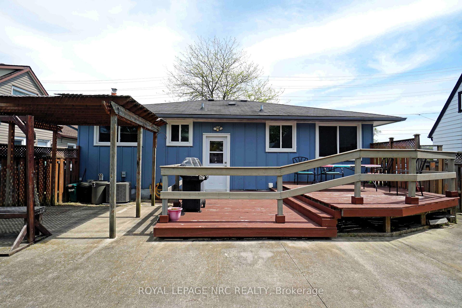 Photo 9 of 228 Pelham Road, St. Catharines, Western Hill — HOMEH