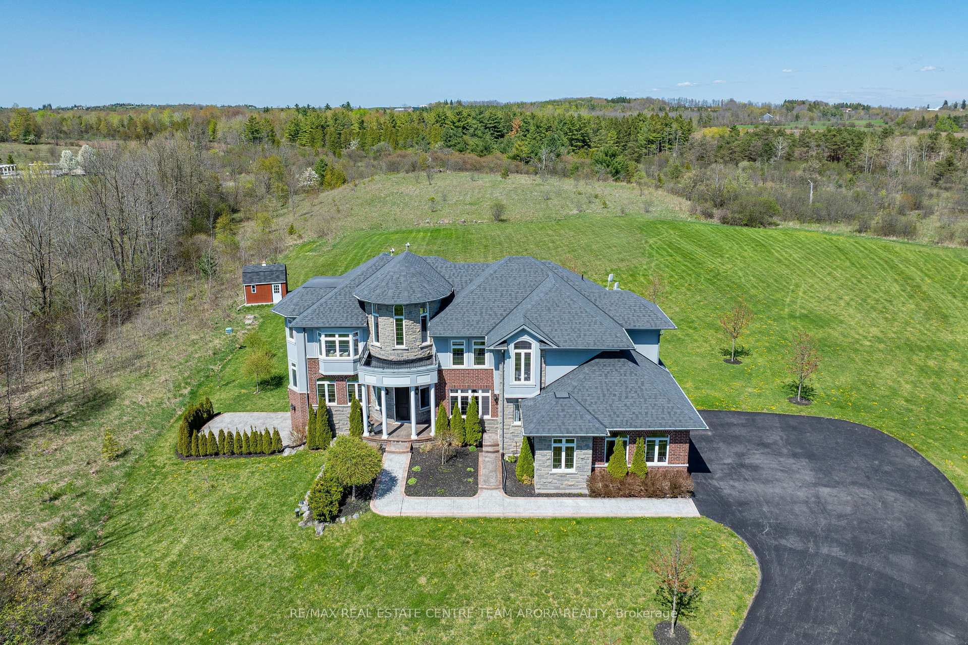 Front of 100 Chesswood Trail