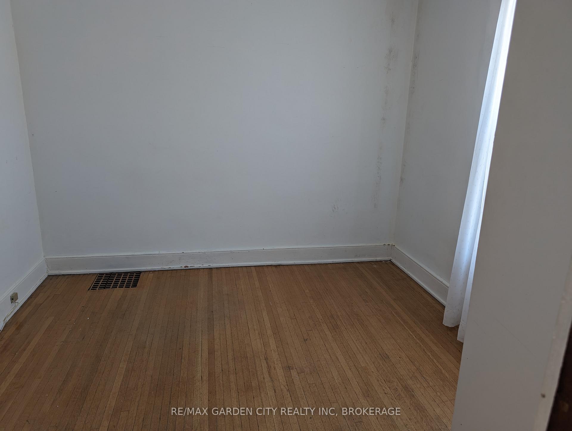 Photo 8 of 28 Lake Street, St. Catharines, Downtown — HOMEH