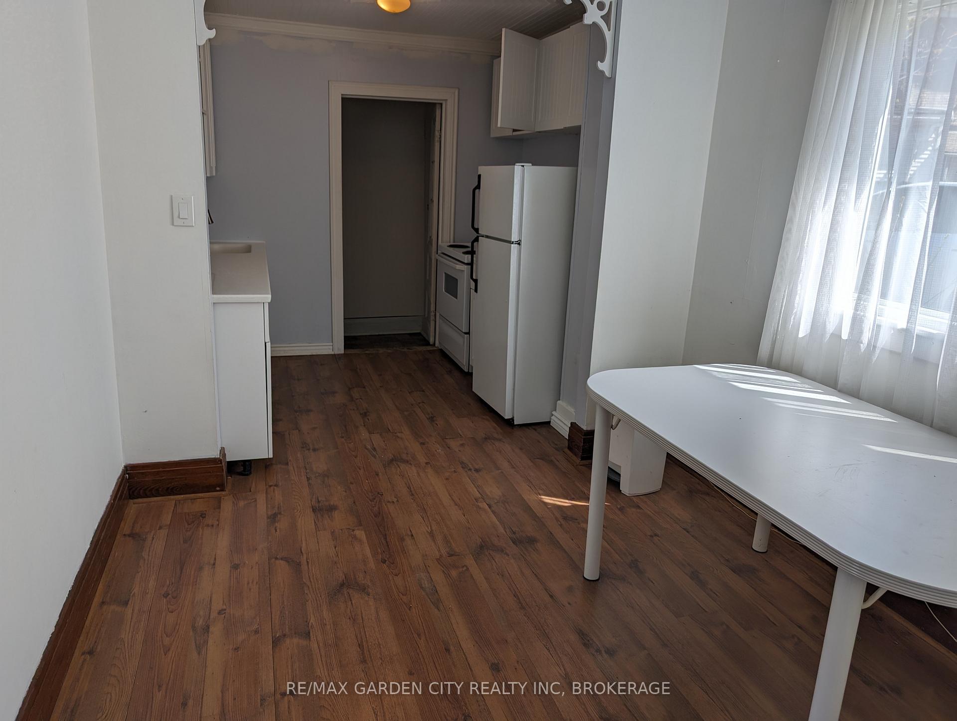 Photo 10 of 28 Lake Street, St. Catharines, Downtown — HOMEH