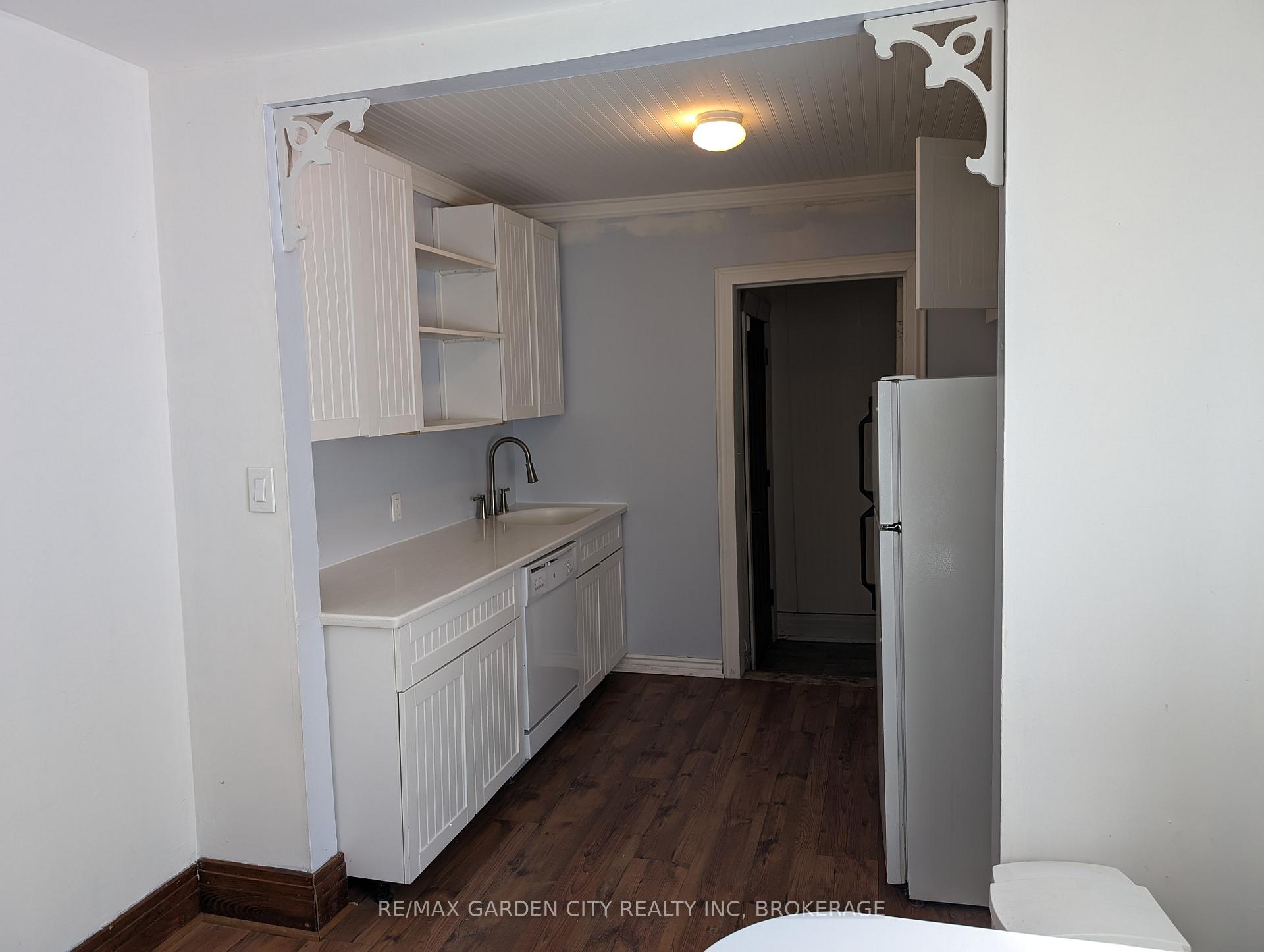 Photo 11 of 28 Lake Street, St. Catharines, Downtown — HOMEH