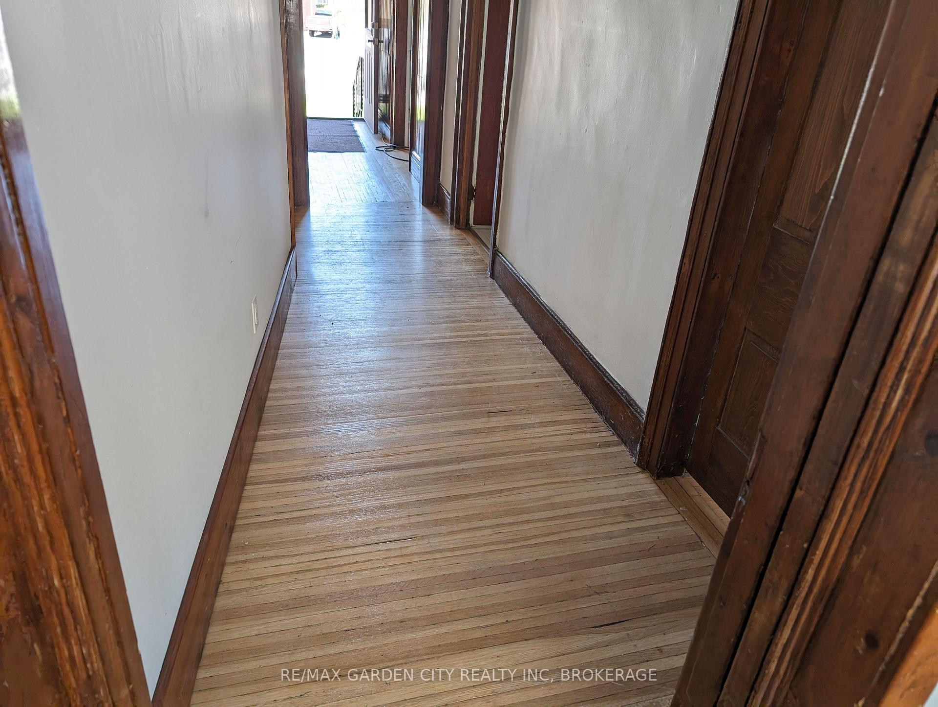 Photo 13 of 28 Lake Street, St. Catharines, Downtown — HOMEH