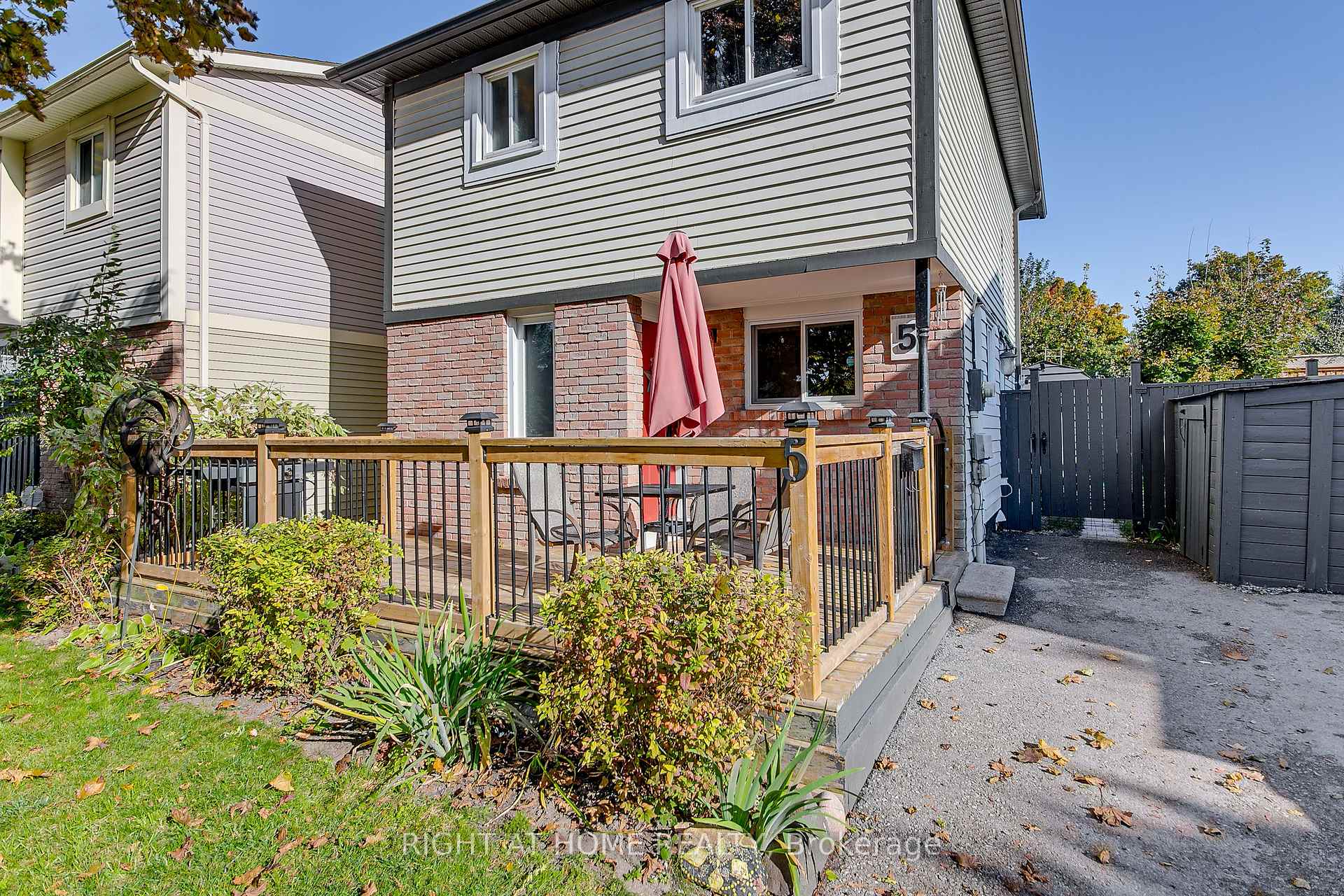 Photo 2 of 5 Dickens Drive, Barrie, Letitia Heights — HOMEH