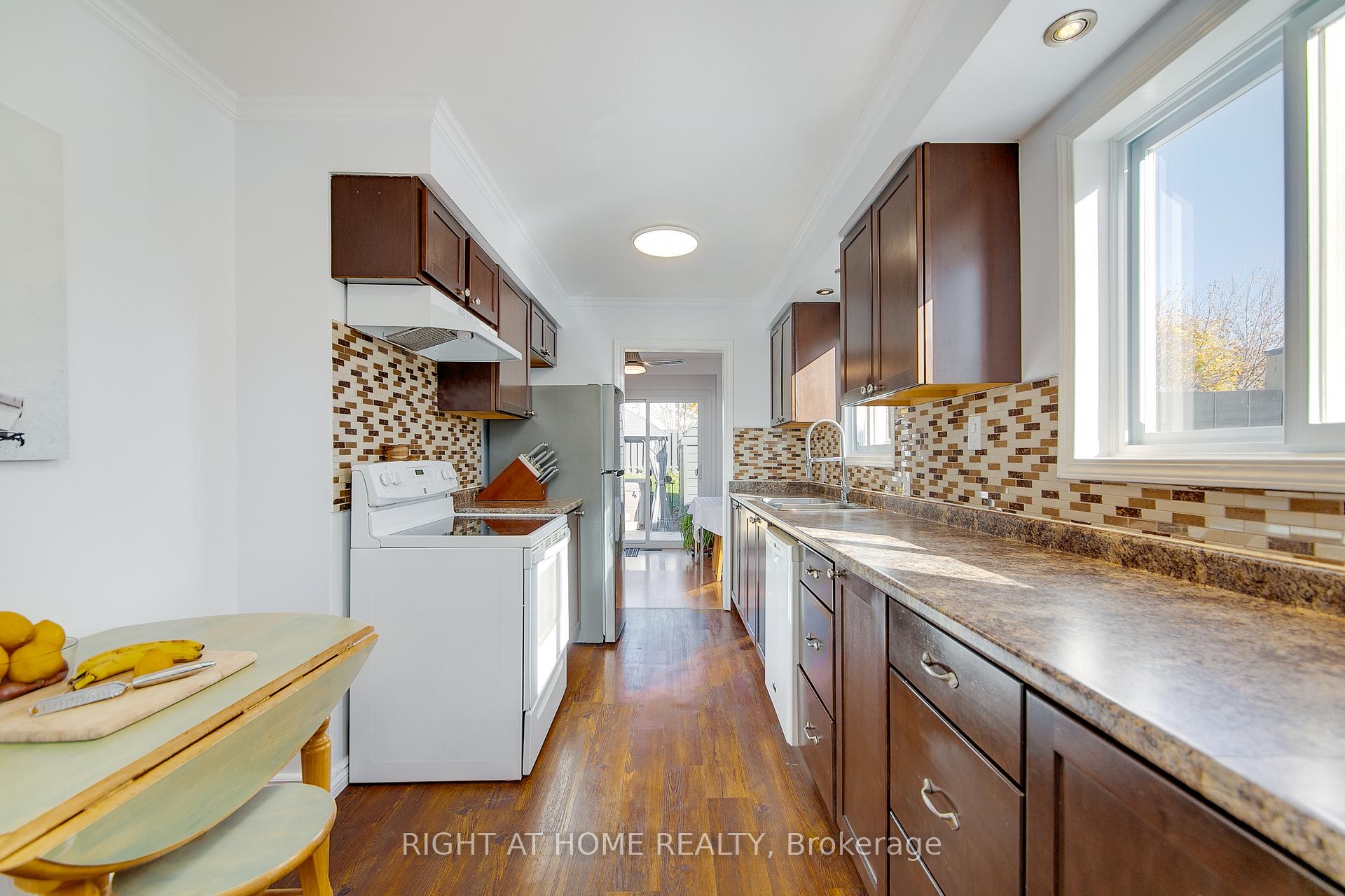 Photo 5 of 5 Dickens Drive, Barrie, Letitia Heights — HOMEH