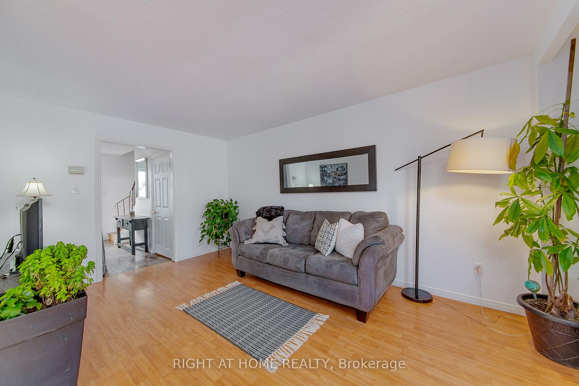 Photo 7 of 5 Dickens Drive, Barrie, Letitia Heights — HOMEH